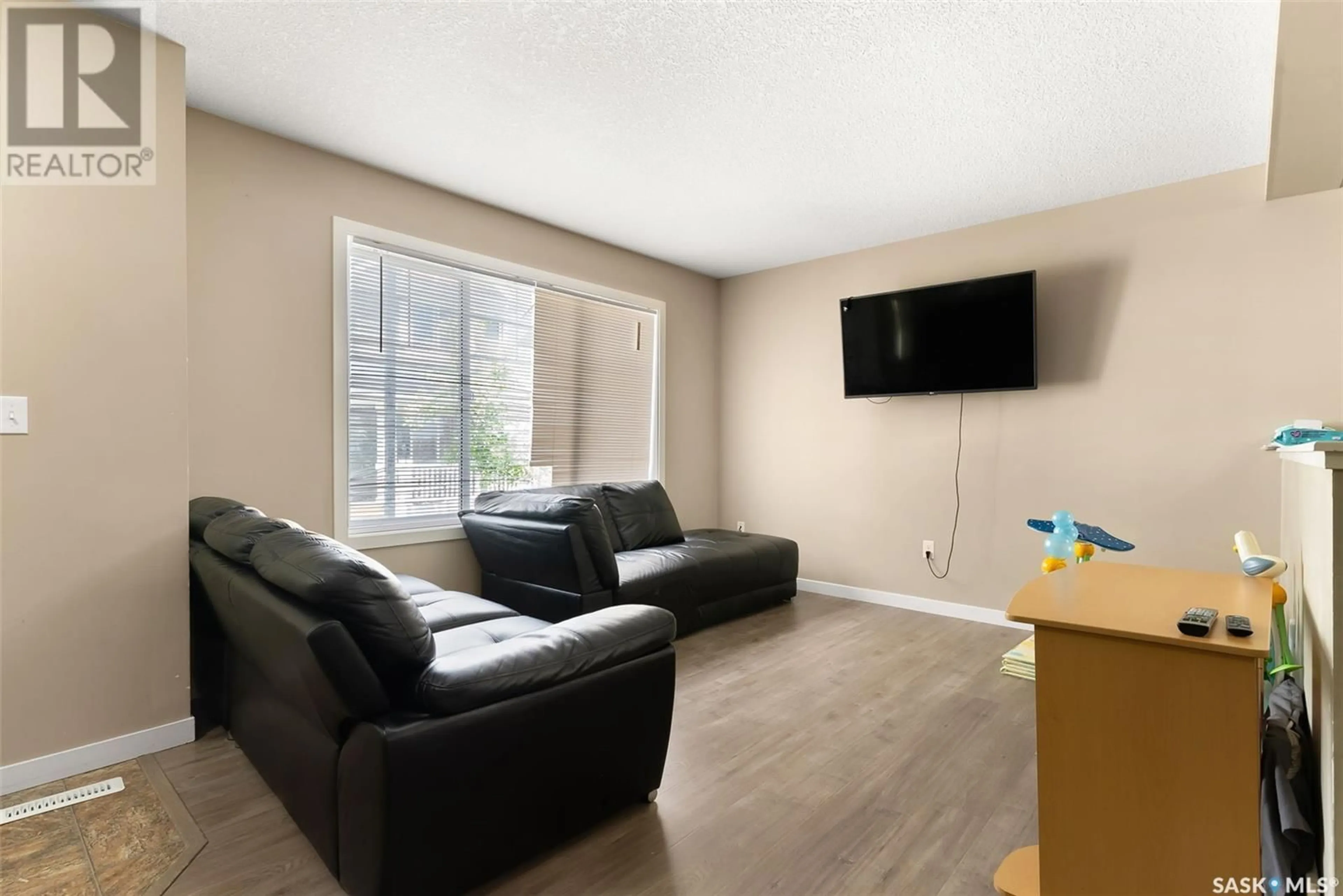Living room with furniture, wood/laminate floor for 43 5278 AERODROME ROAD, Regina Saskatchewan S4W0H7