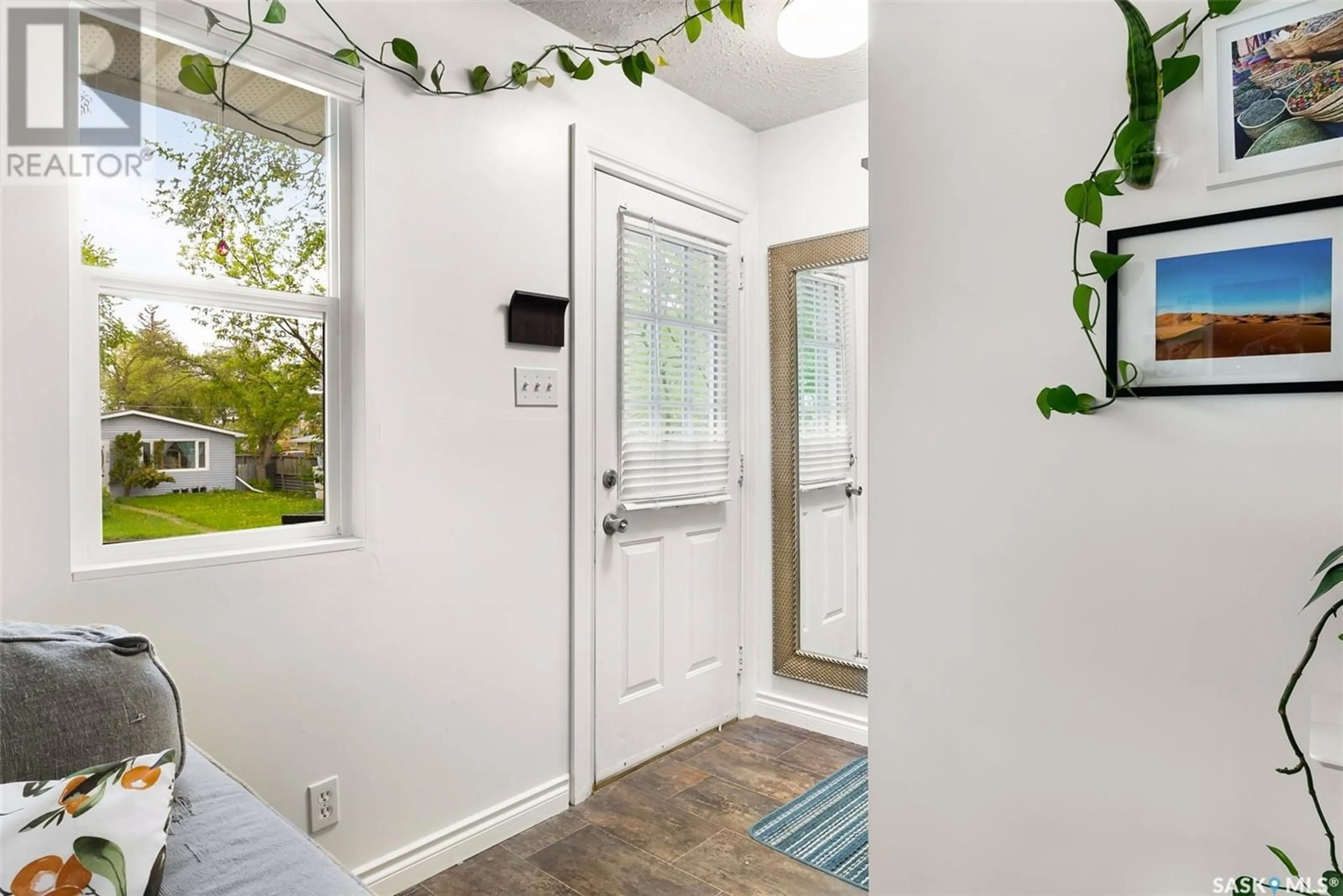 Indoor entryway for 119 OSLER STREET, Regina Saskatchewan S4R1V3