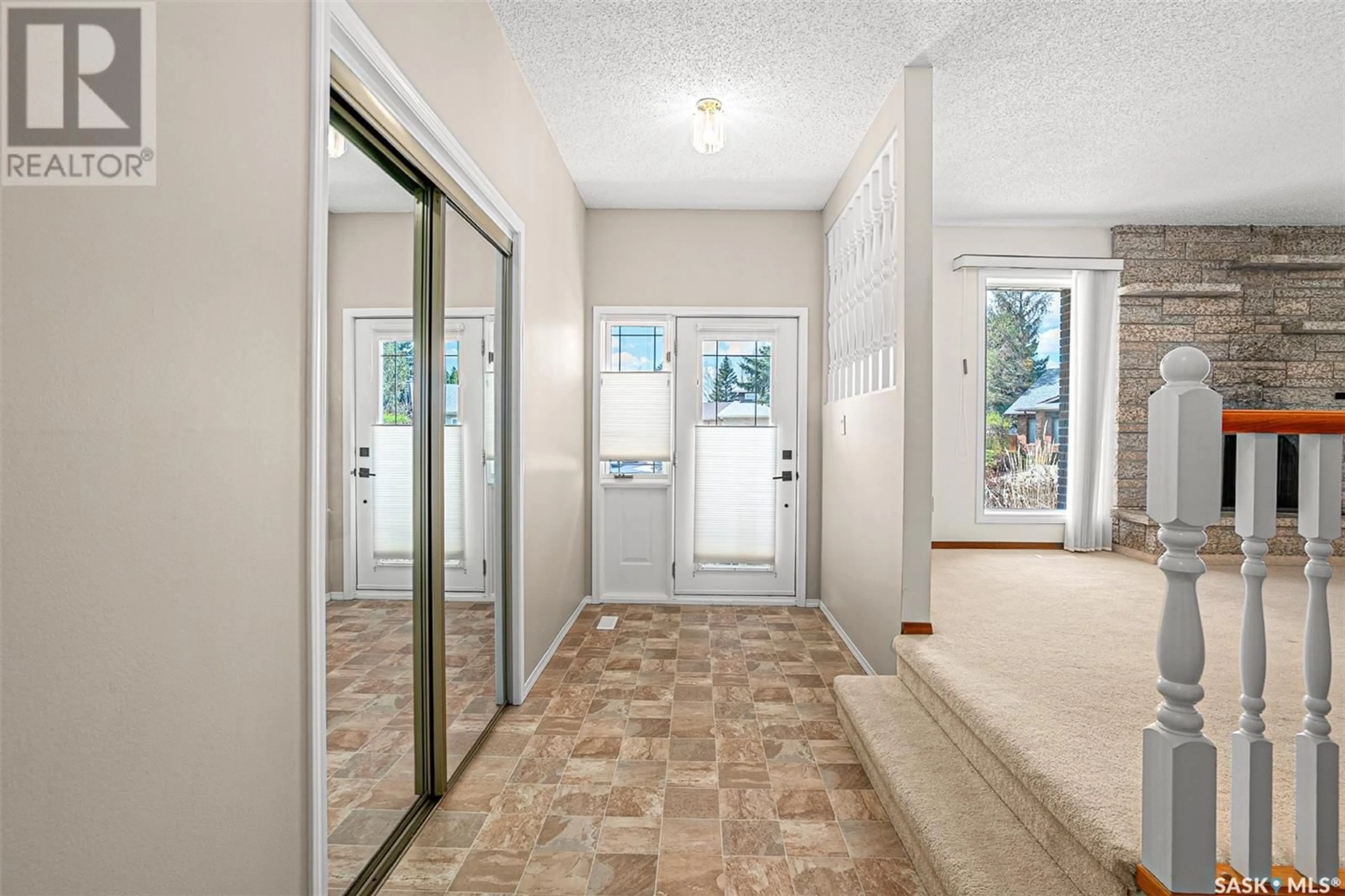 Indoor entryway for 207 COSTIGAN BAY, Saskatoon Saskatchewan S7J3P4