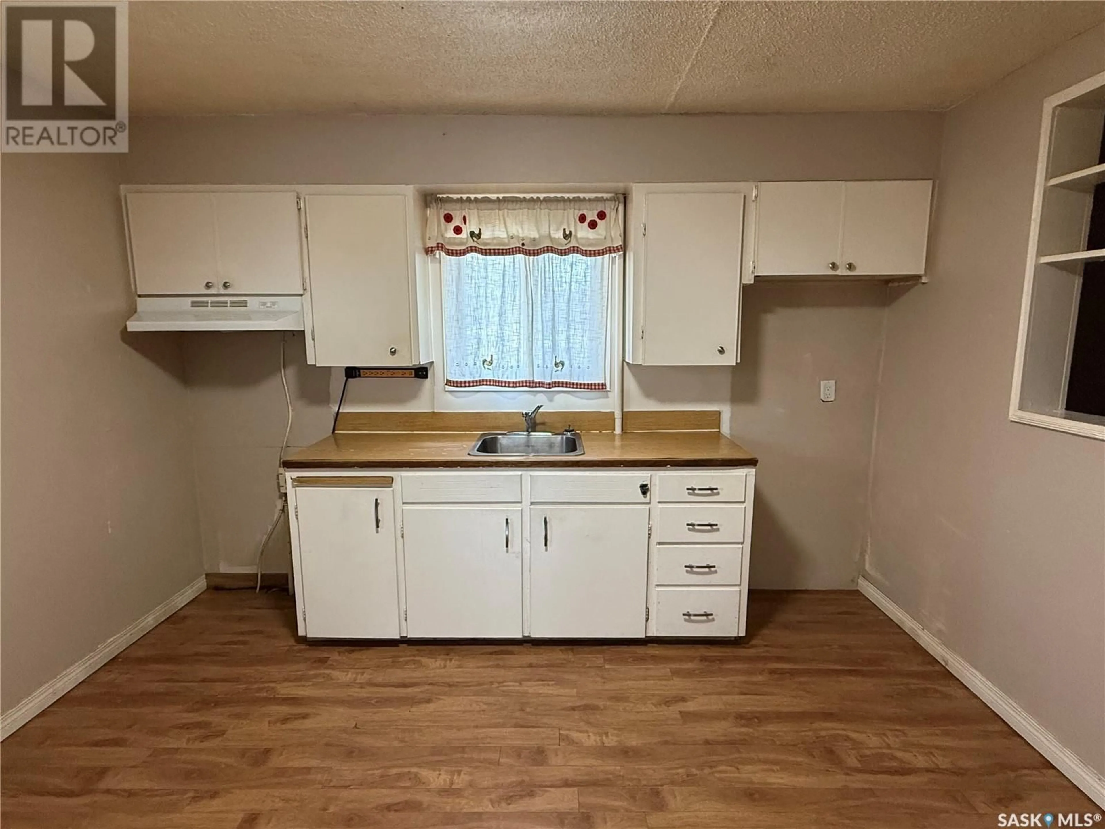 Standard kitchen, unknown for 1799 14TH STREET, Prince Albert Saskatchewan S6V3N7