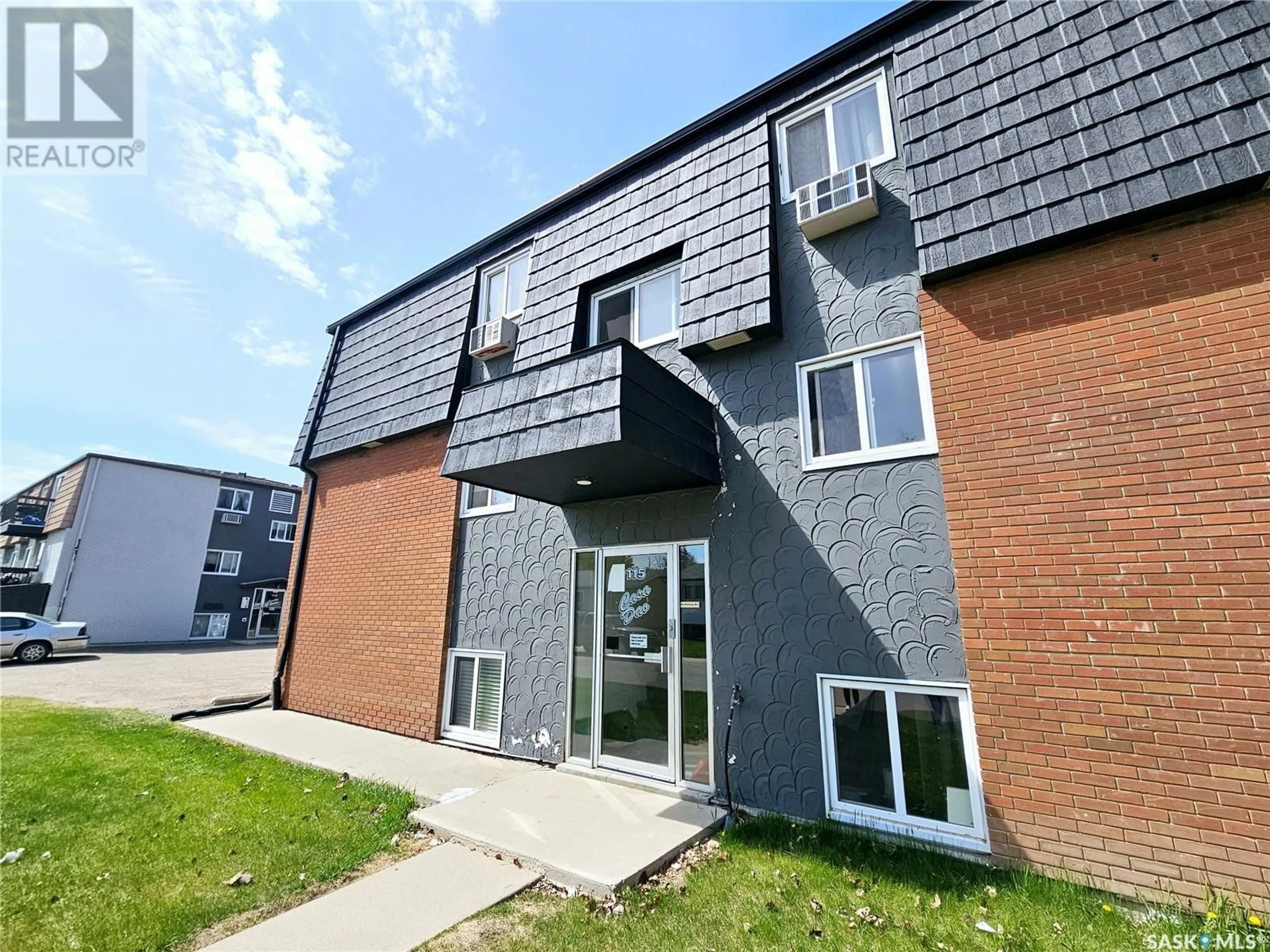 A pic from outside/outdoor area/front of a property/back of a property/a pic from drone, building for 11 115 ACADIA DRIVE, Saskatoon Saskatchewan S7H4T8