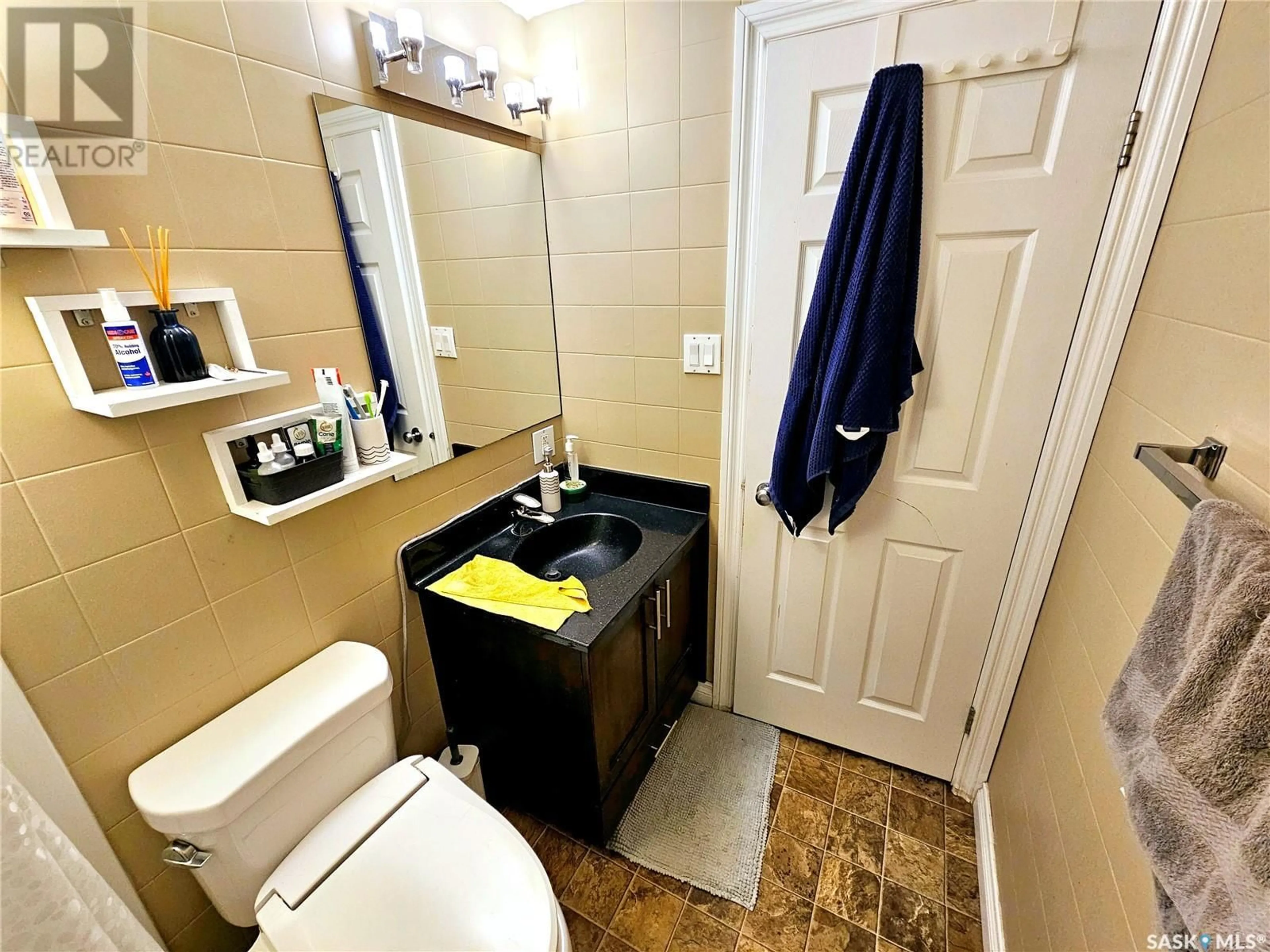 Standard bathroom, unknown for 11 115 ACADIA DRIVE, Saskatoon Saskatchewan S7H4T8
