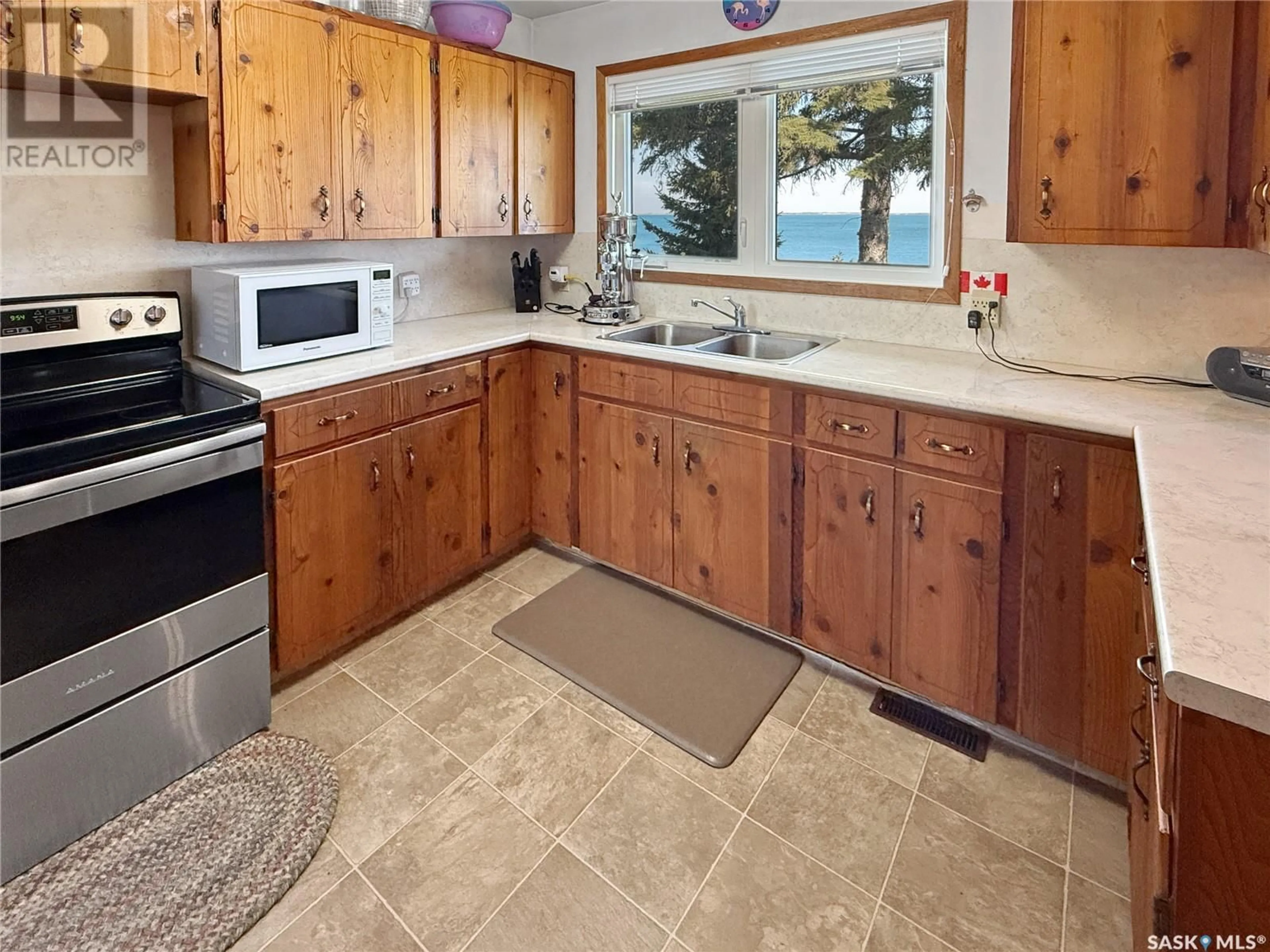 Standard kitchen, ceramic/tile floor for 18 METINOTA DRIVE, Metinota Saskatchewan S0M1X0