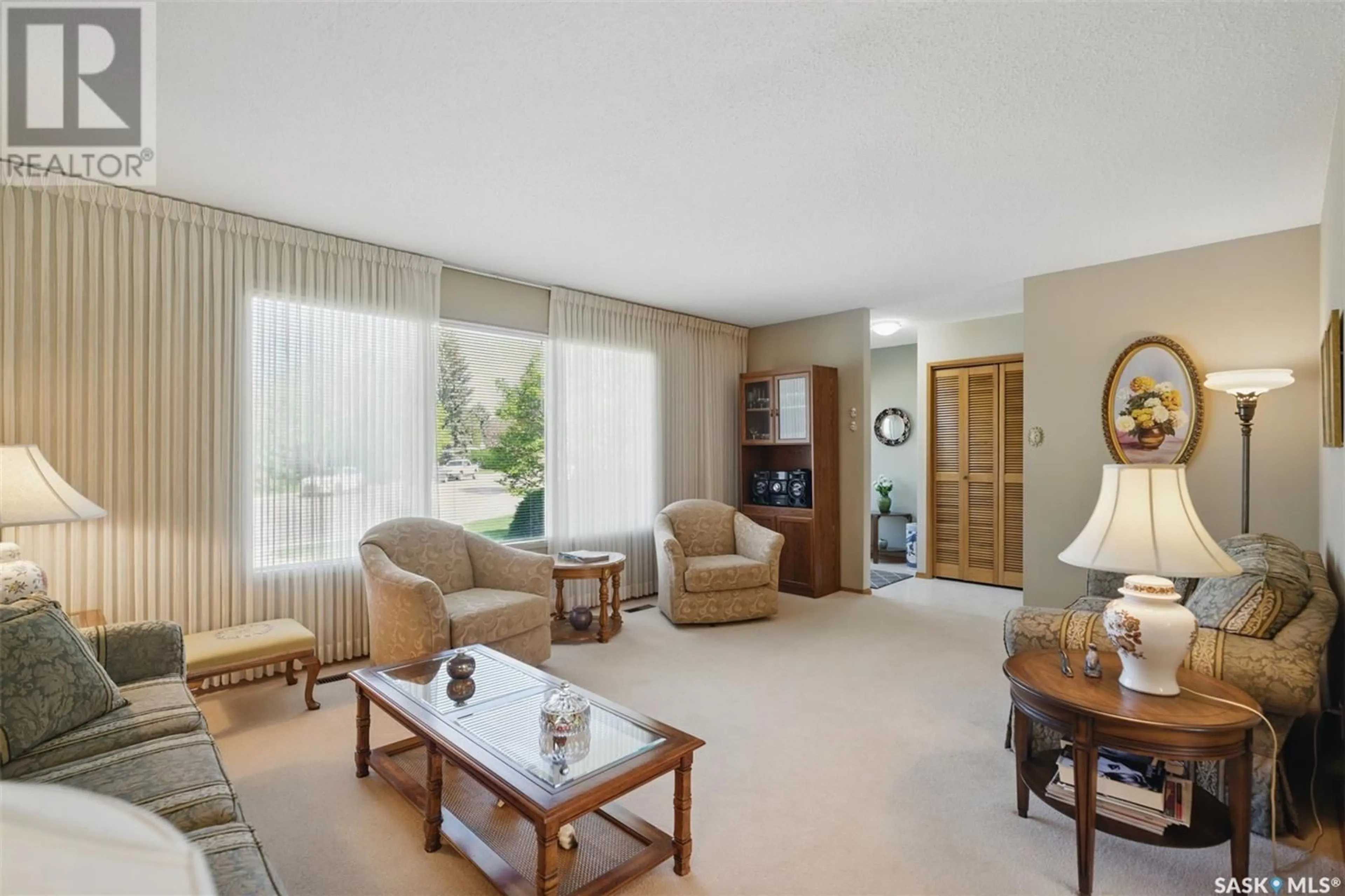 Living room with furniture, unknown for 2658 EASTVIEW, Saskatoon Saskatchewan S7J3G8