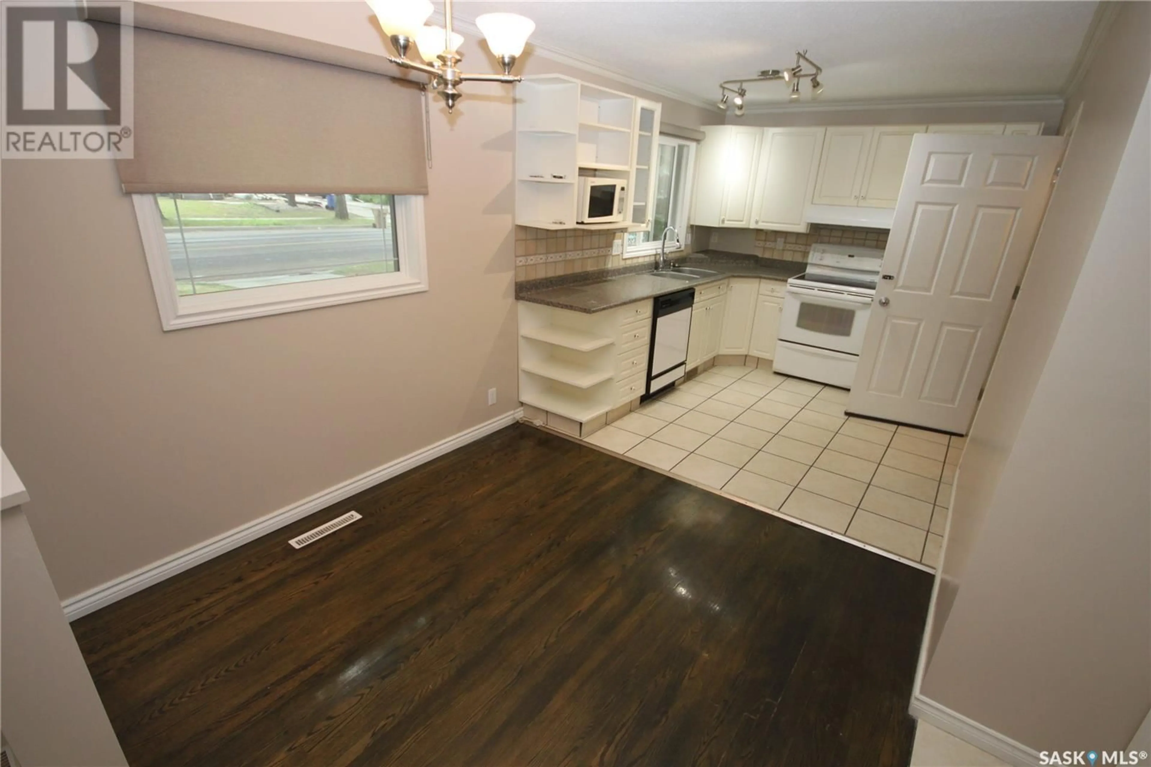 Unknown for 2212 GRANT ROAD, Regina Saskatchewan S4S5E2