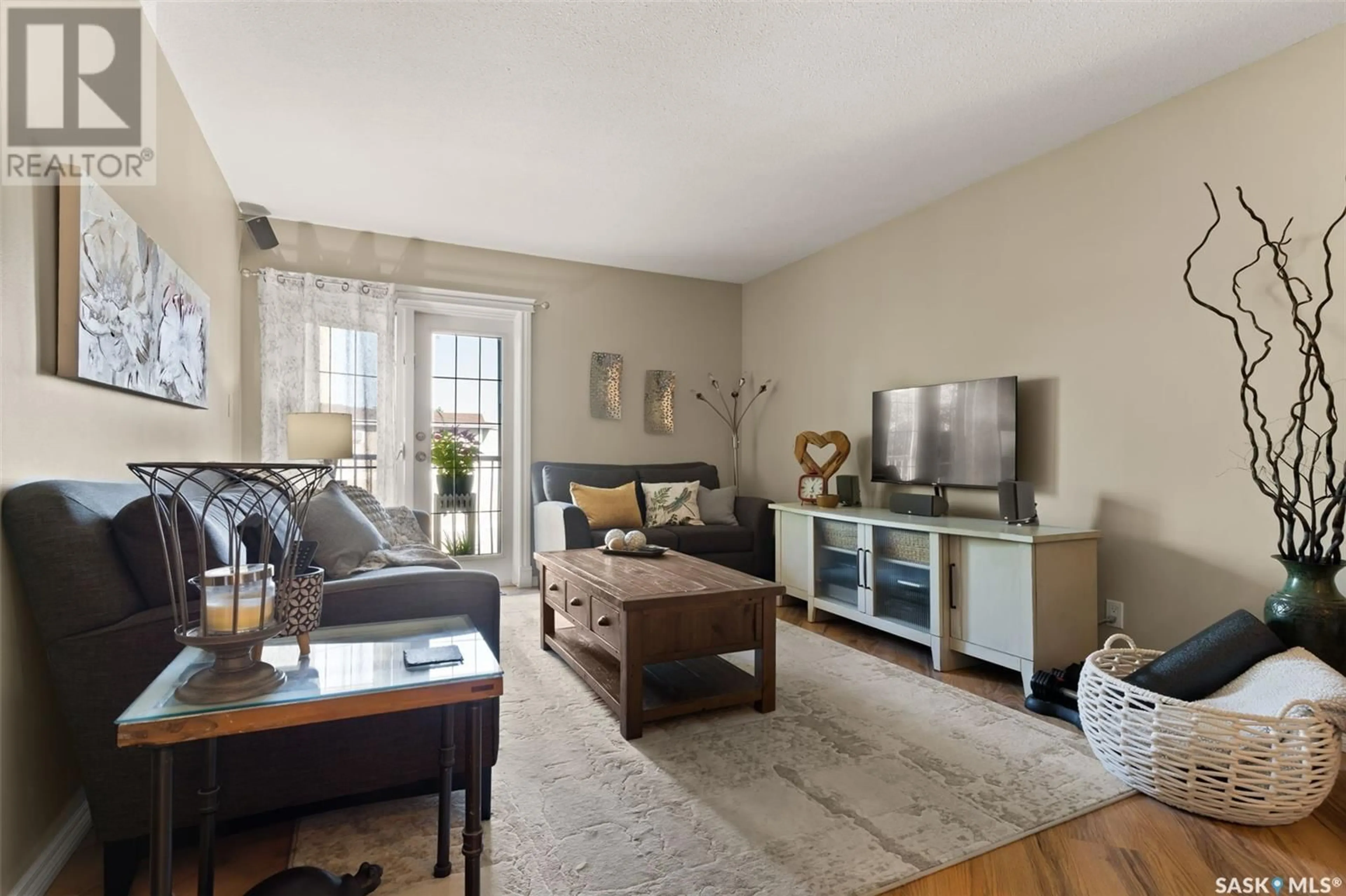 Living room with furniture, wood/laminate floor for 17 - 6595 ROCHDALE BOULEVARD, Regina Saskatchewan S4X2Z1