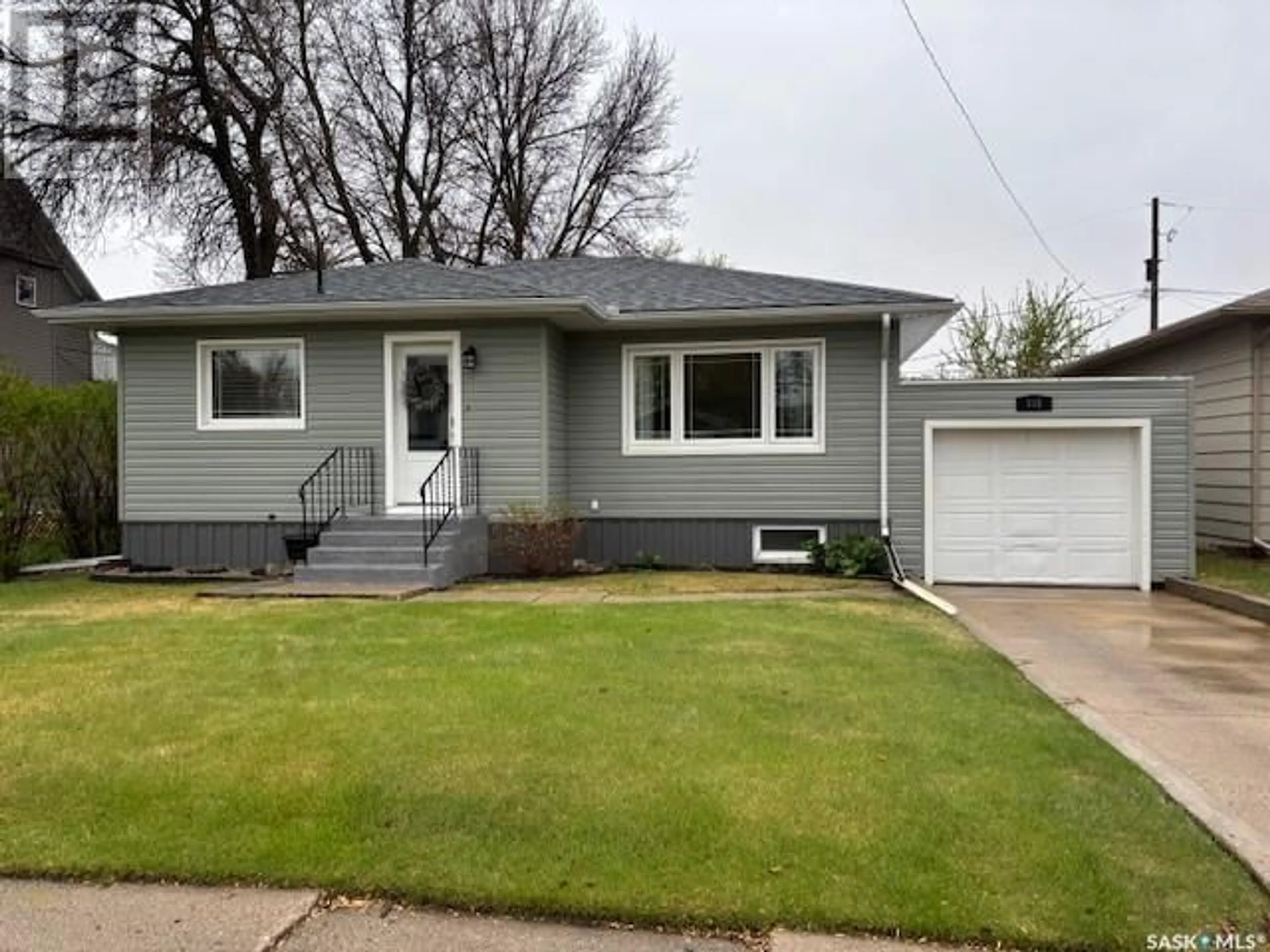 Home with vinyl exterior material, street for 315 3RD AVENUE, Canora Saskatchewan S0A0L0