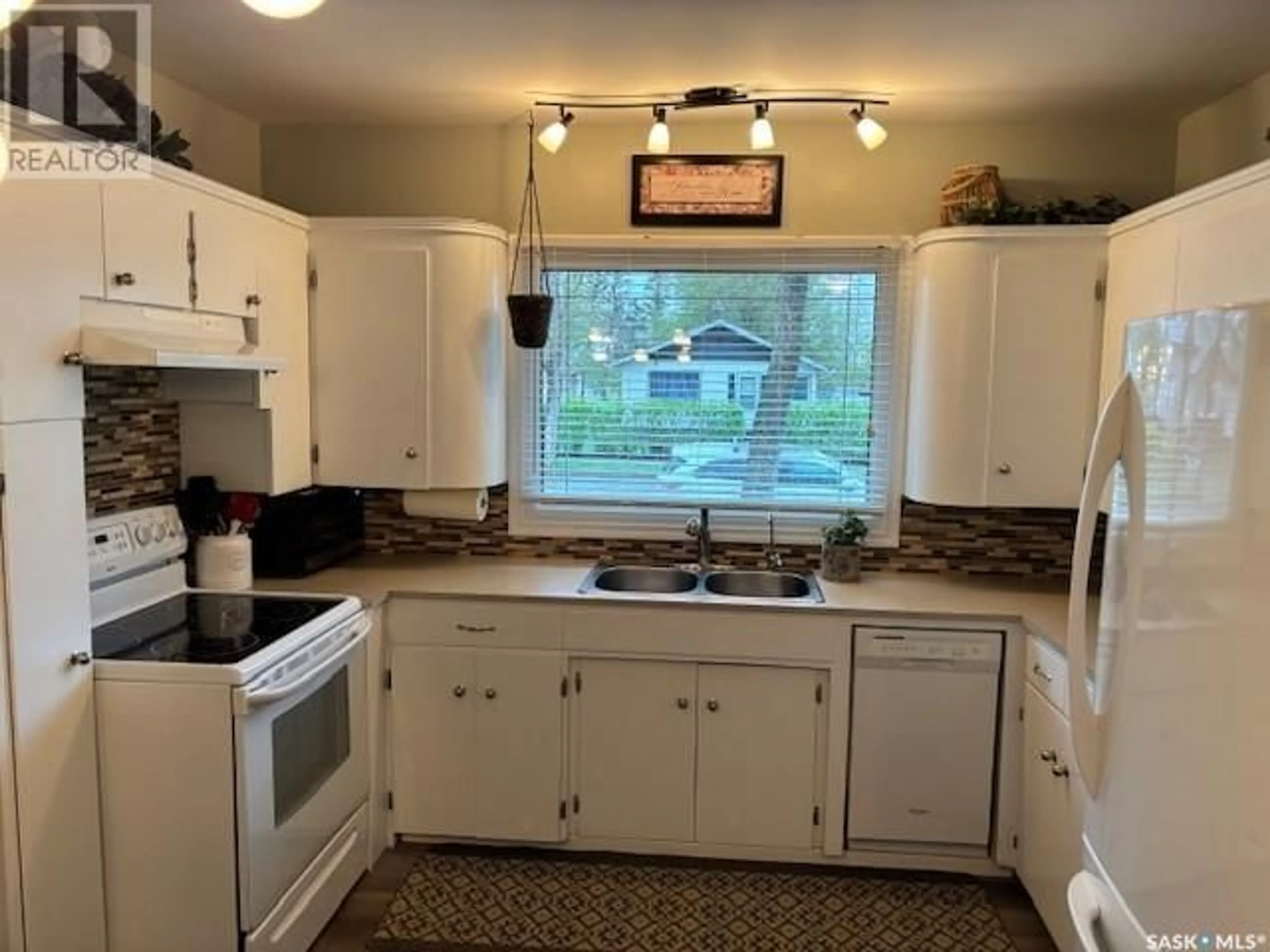 Standard kitchen, ceramic/tile floor for 315 3RD AVENUE, Canora Saskatchewan S0A0L0
