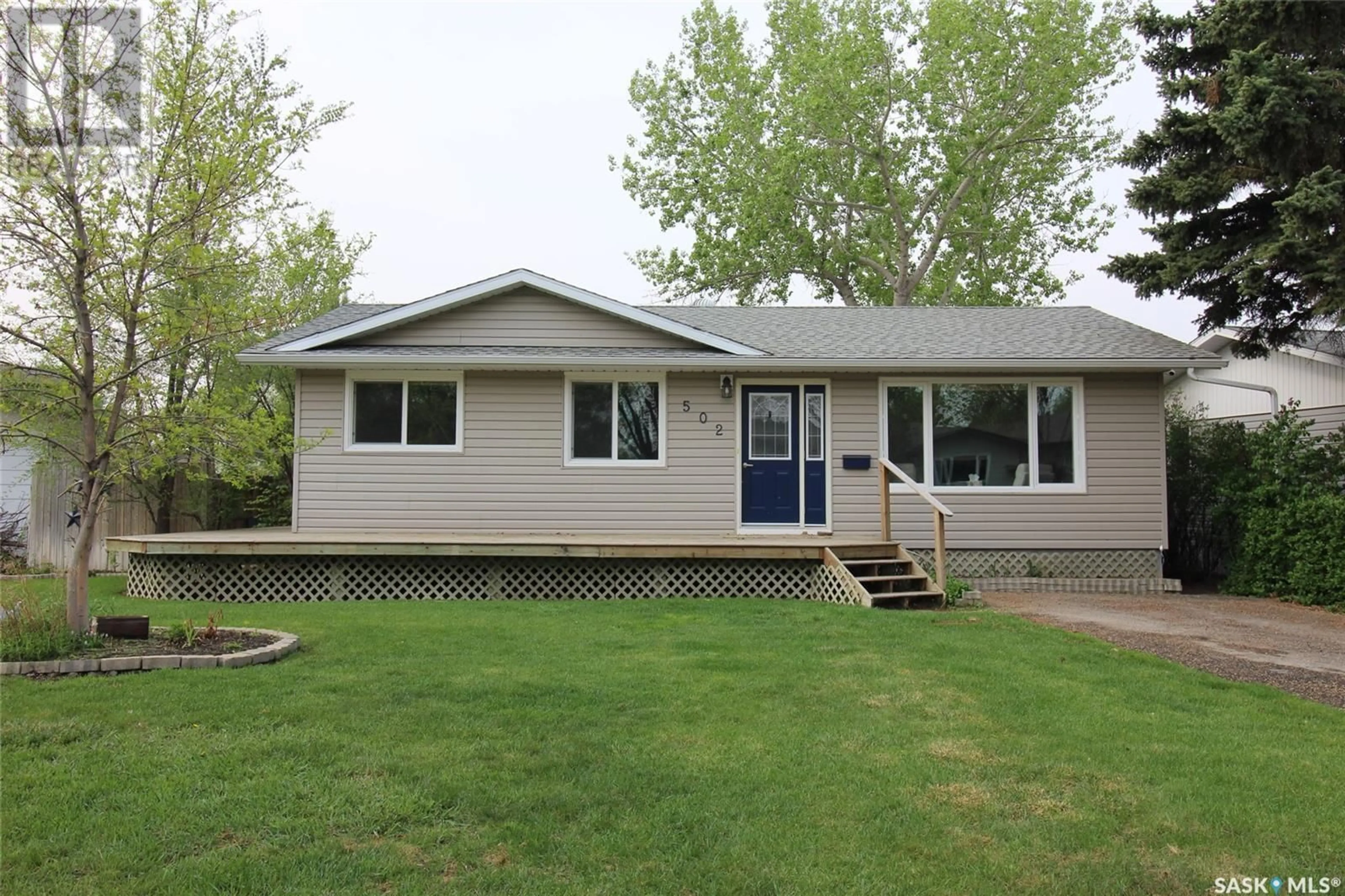 Home with vinyl exterior material, unknown for 502 6TH AVENUE, Shaunavon Saskatchewan S0N2M0