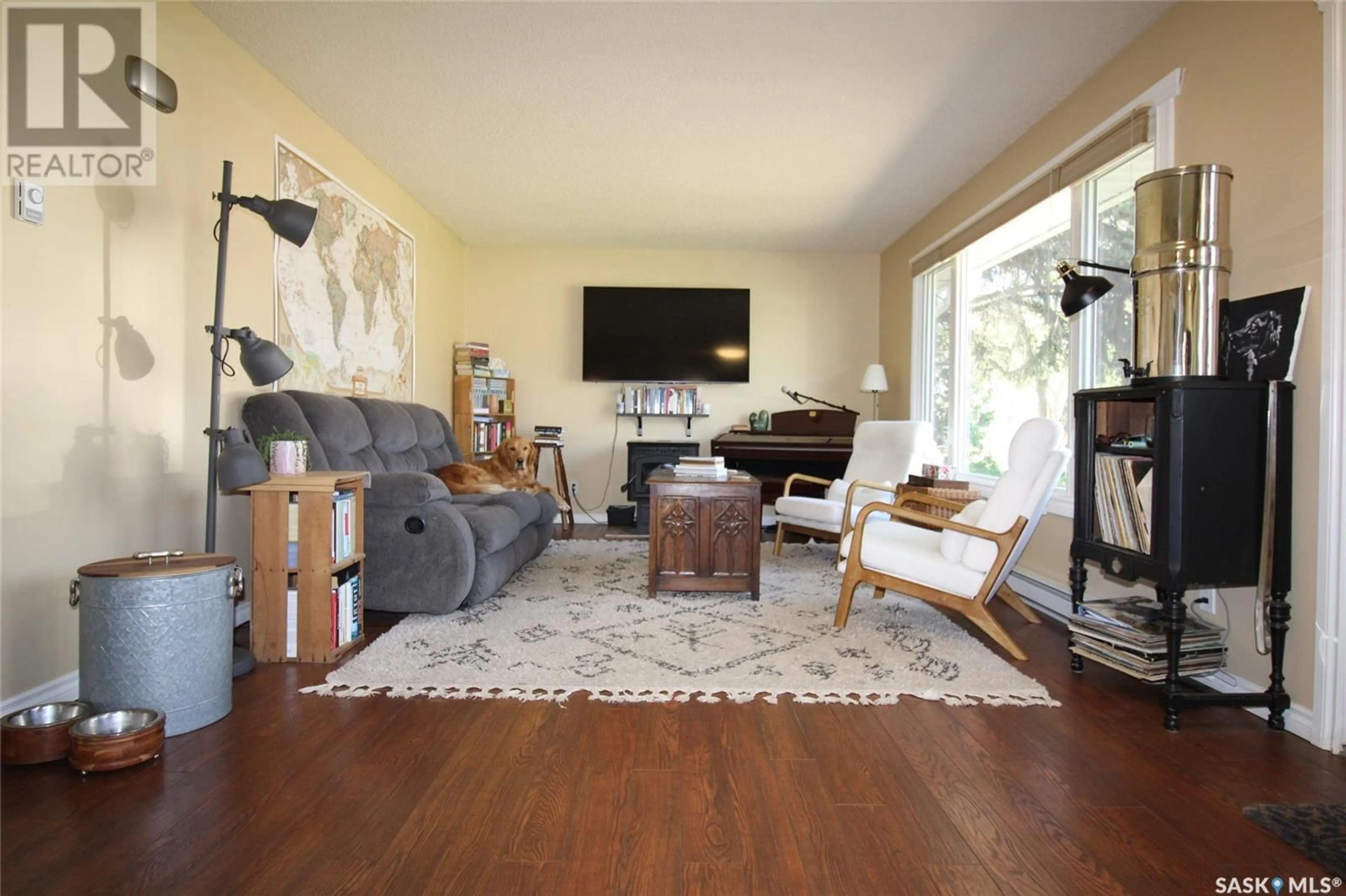 Living room with furniture, wood/laminate floor for 502 6TH AVENUE, Shaunavon Saskatchewan S0N2M0