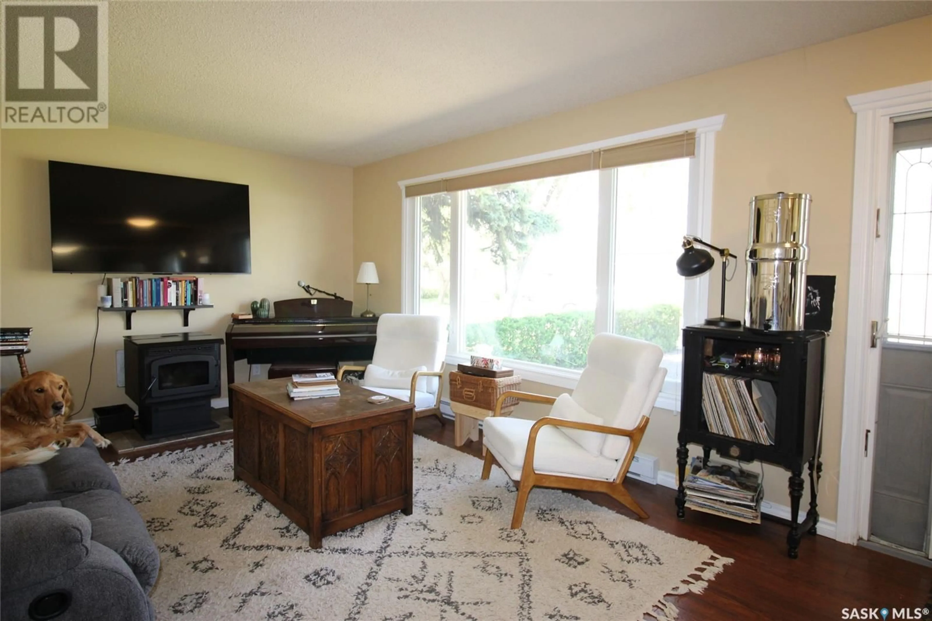 Living room with furniture, wood/laminate floor for 502 6TH AVENUE, Shaunavon Saskatchewan S0N2M0