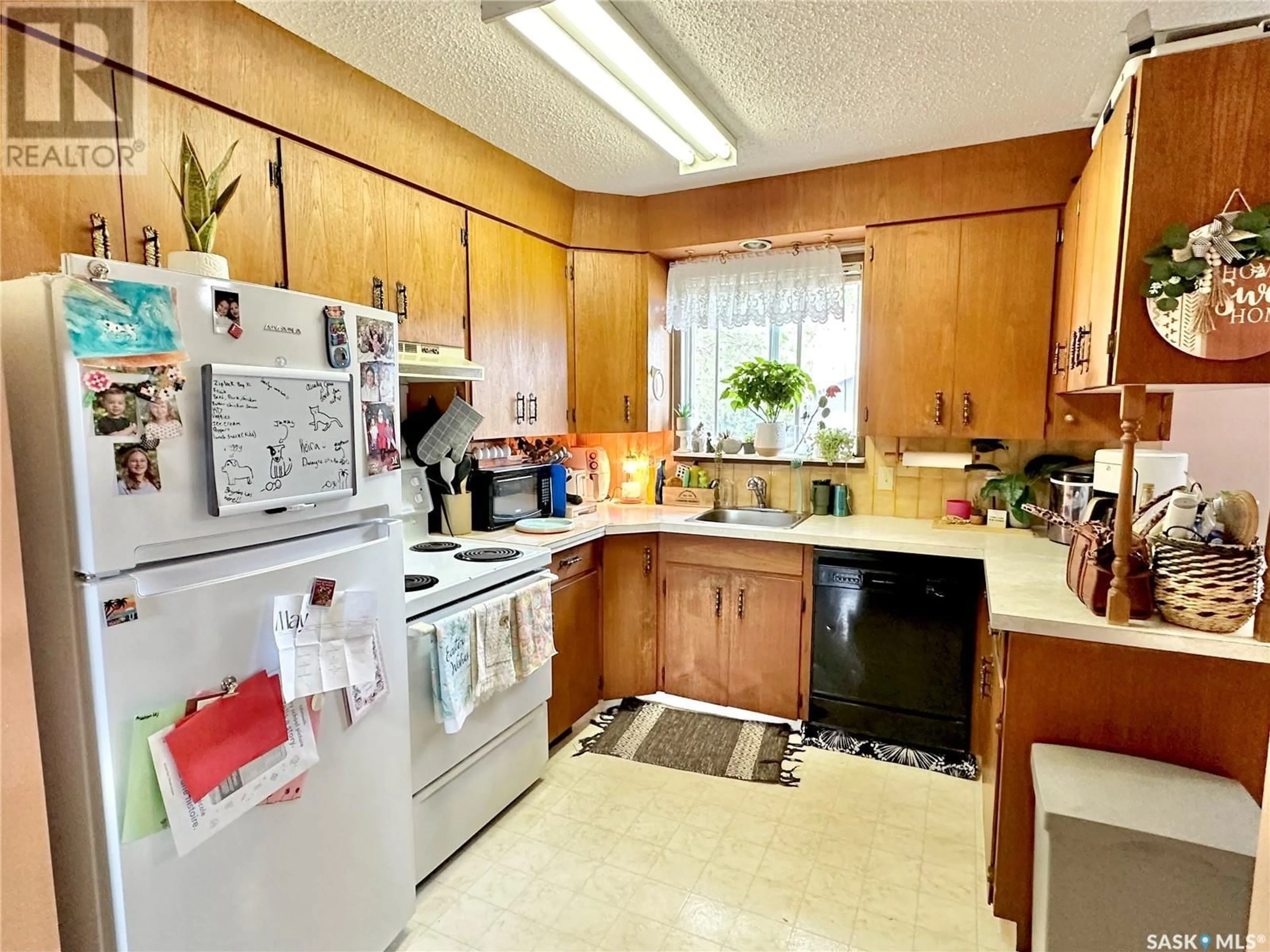 Standard kitchen, unknown for 580 1ST AVENUE, Canwood Saskatchewan S0J0K0