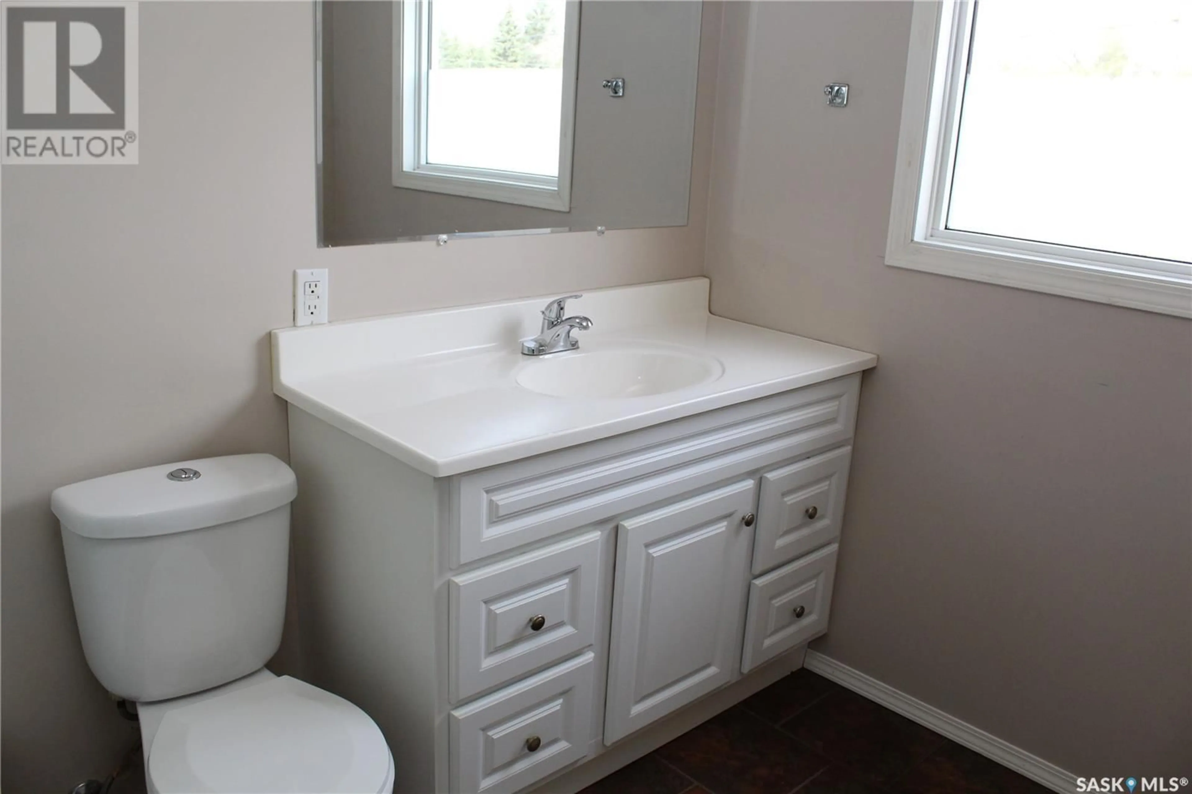 Standard bathroom, ceramic/tile floor for 206 4TH STREET, Wakaw Saskatchewan S0K4P0