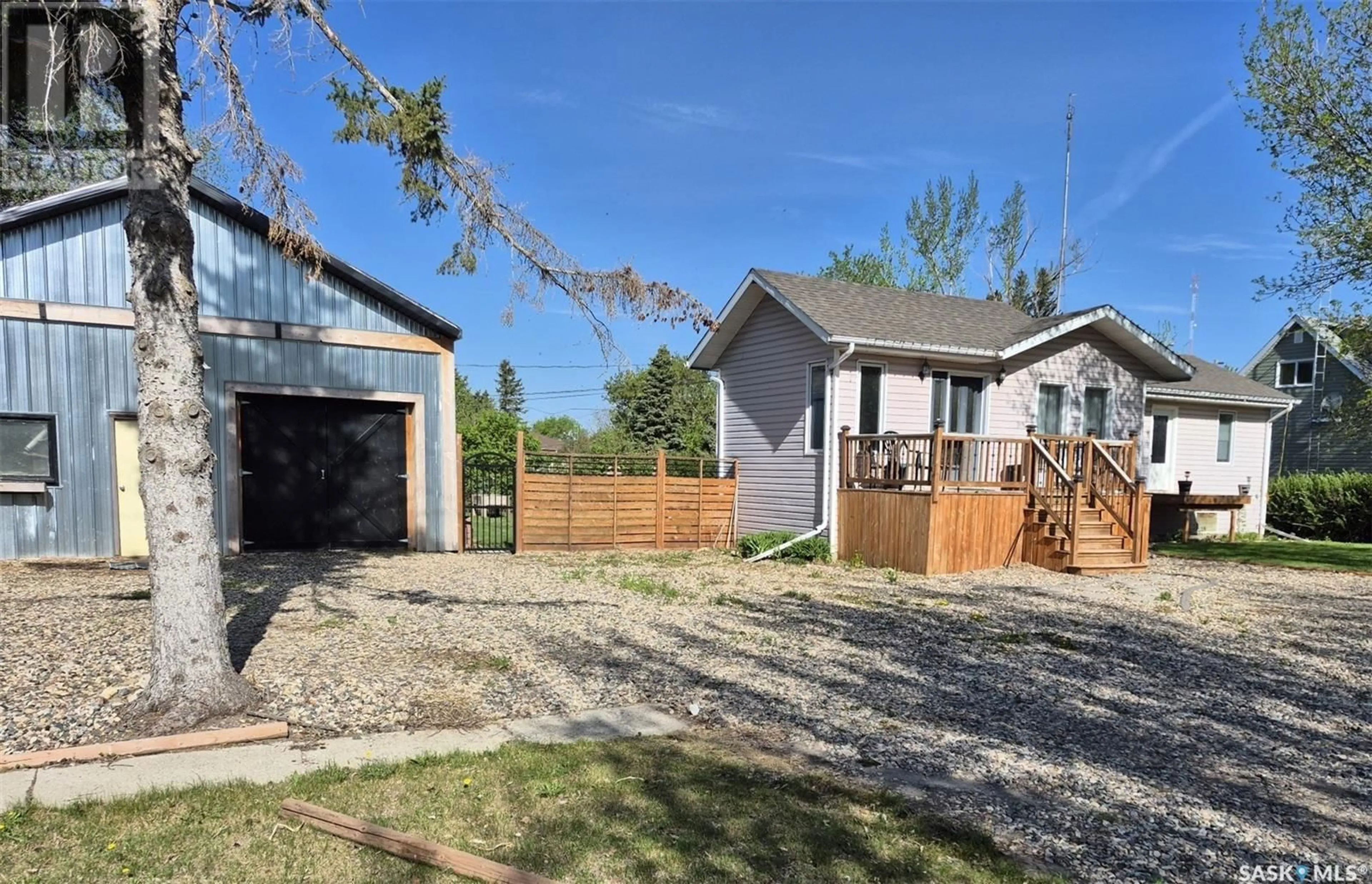 A pic from outside/outdoor area/front of a property/back of a property/a pic from drone, street for 306 WEST 1ST STREET, Alida Saskatchewan S0C0B0