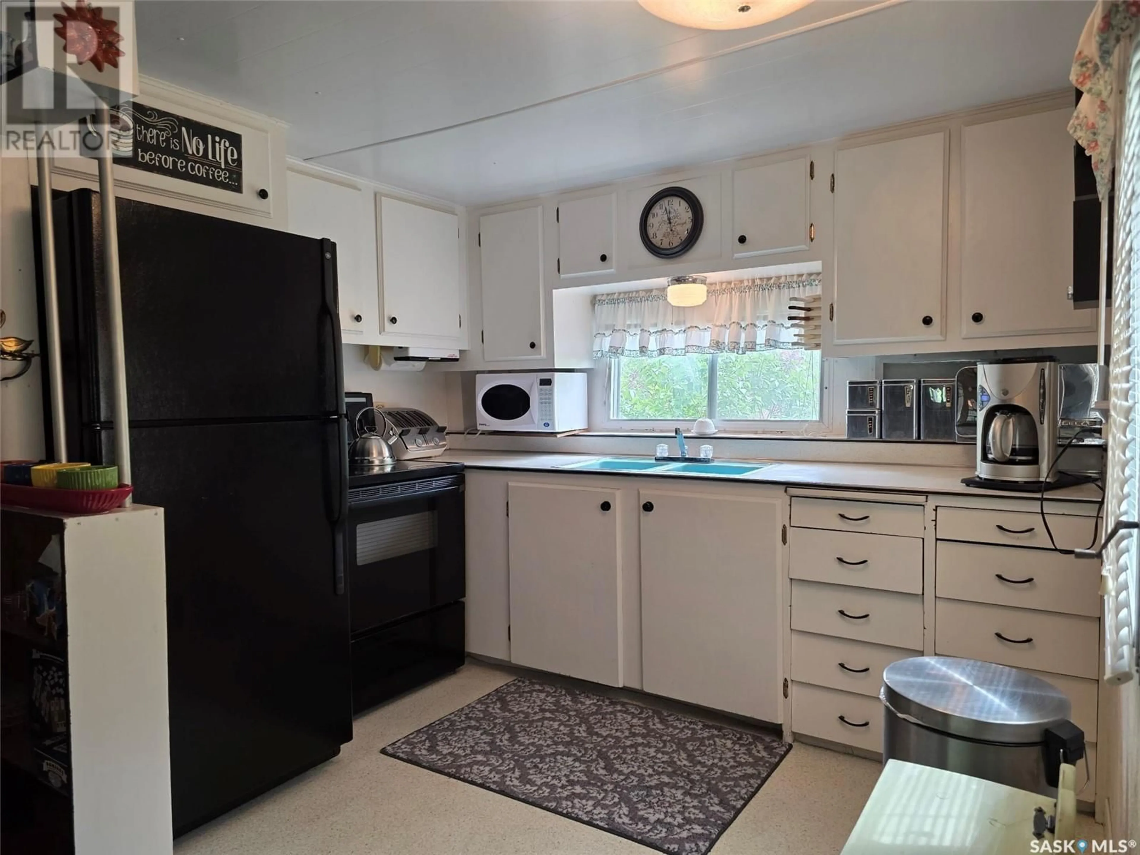 Standard kitchen, unknown for 58 DUNCAIRN DR, Ferguson Bay Saskatchewan S0N2X0