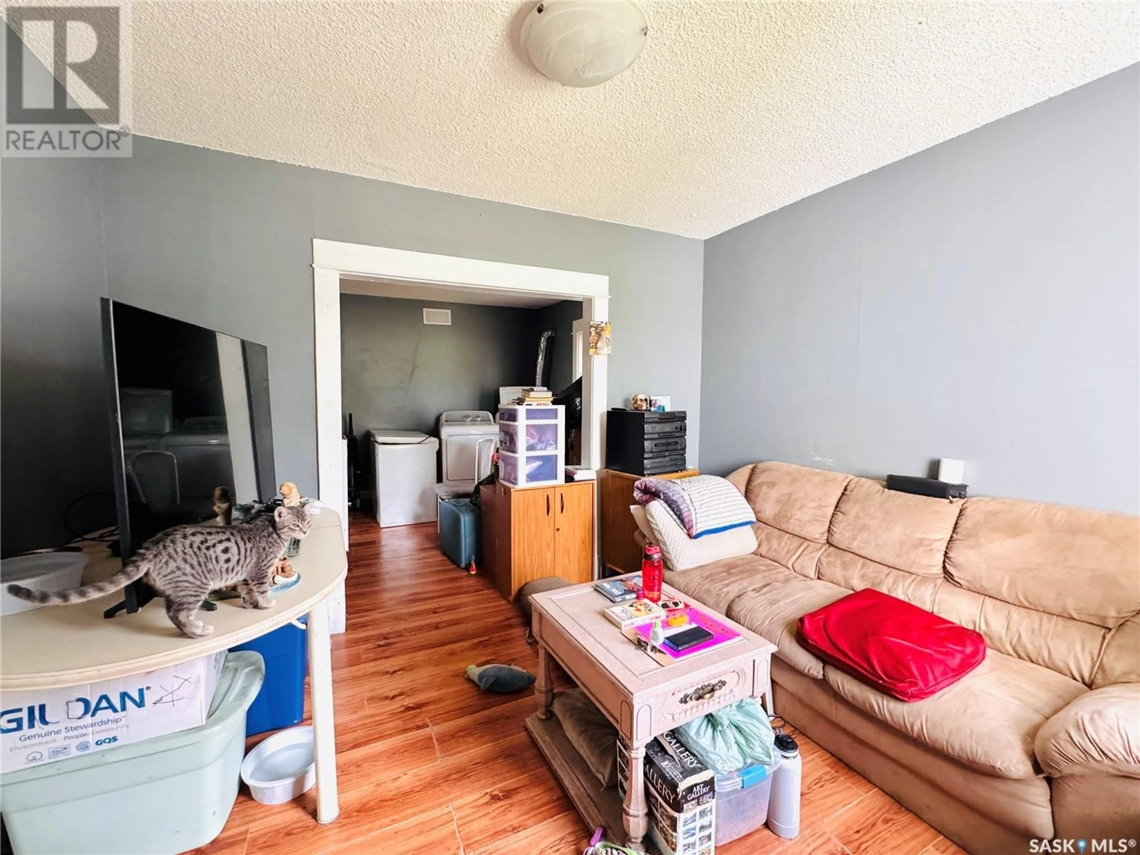 A pic of a room for 606 H AVENUE, Saskatoon Saskatchewan S7M1X1