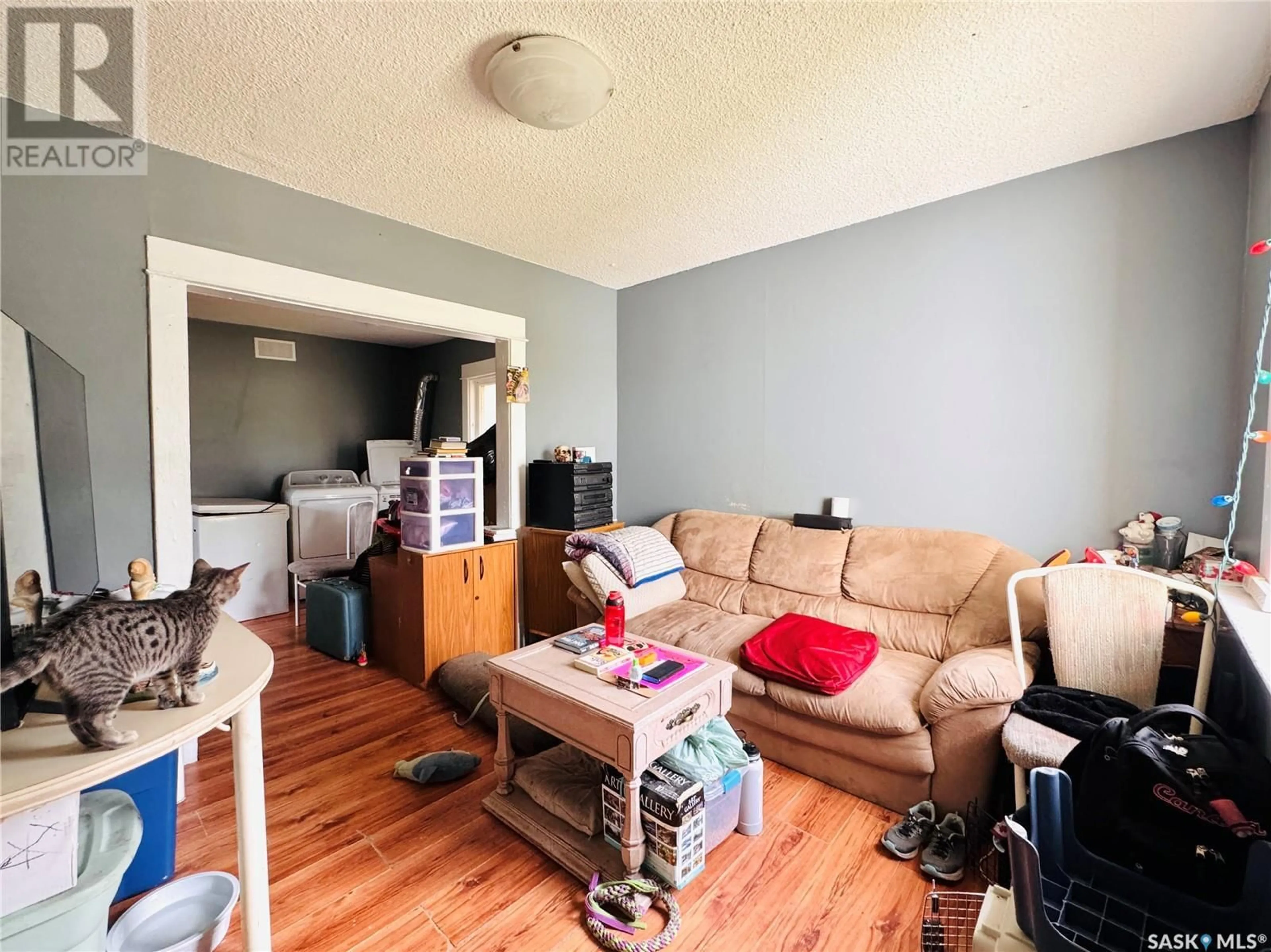 A pic of a room for 606 H AVENUE, Saskatoon Saskatchewan S7M1X1