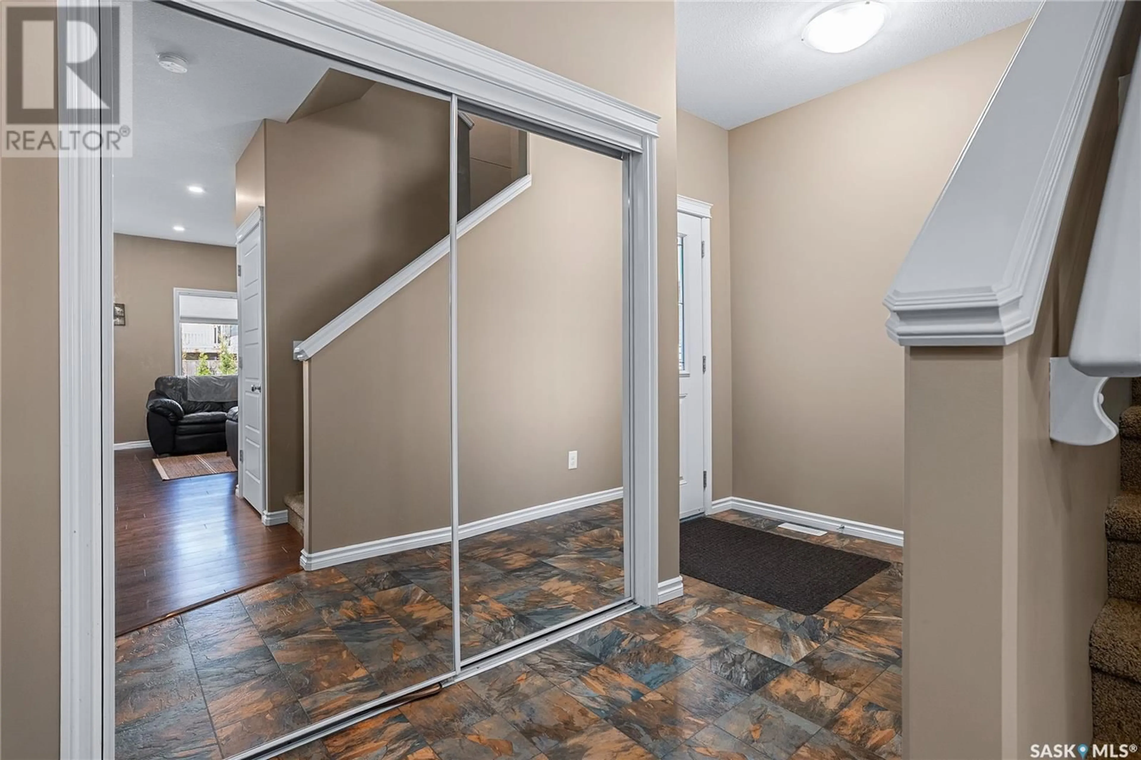 Indoor entryway for 938 KOLYNCHUK BEND, Saskatoon Saskatchewan S7T0V8