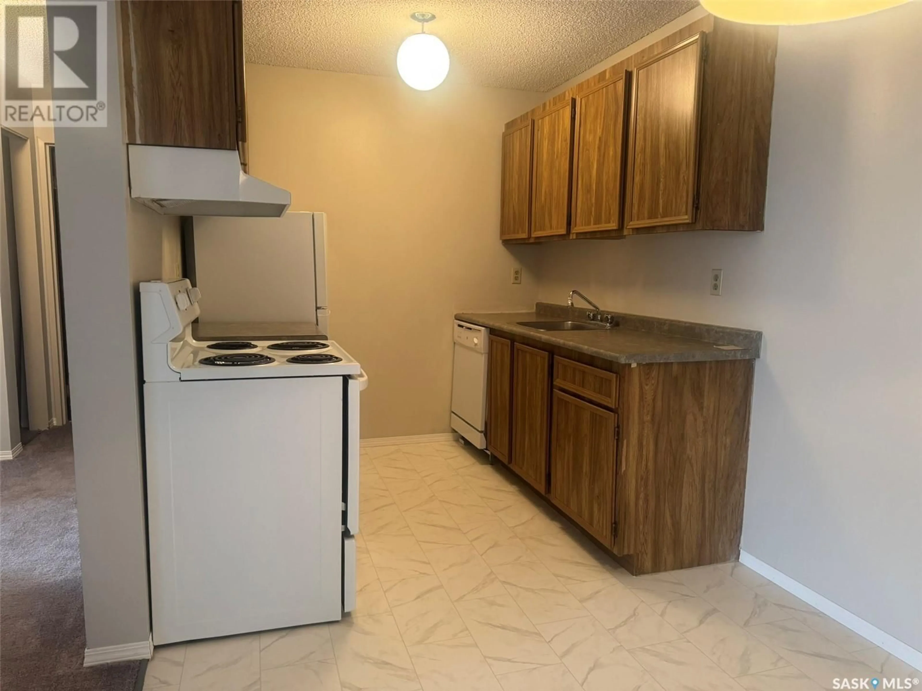 Standard kitchen, unknown for 305 - 1808 EAGLESHAM AVENUE, Weyburn Saskatchewan S4H3A8