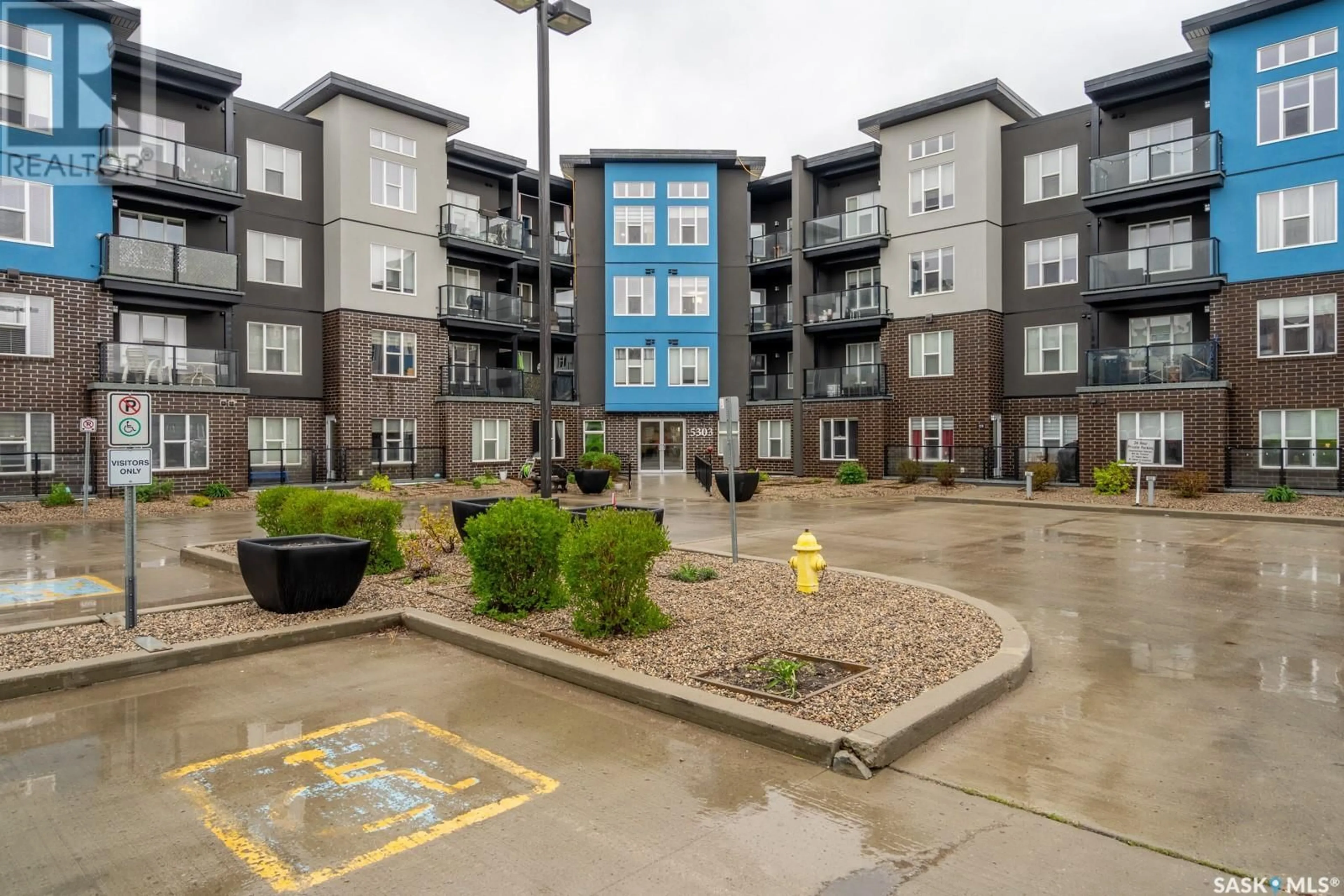 Patio, building for 5303 - 315 UNIVERSAL CRESCENT, Regina Saskatchewan S4W0L1
