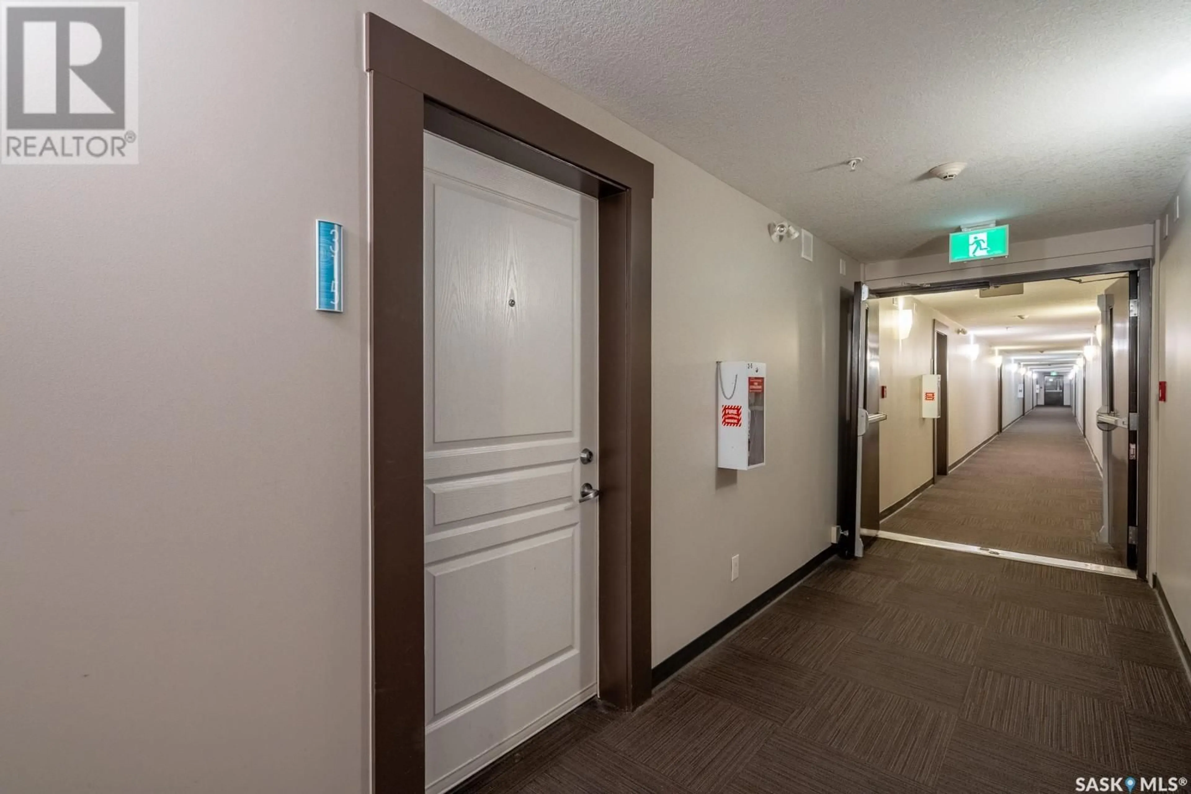 Indoor foyer for 5303 - 315 UNIVERSAL CRESCENT, Regina Saskatchewan S4W0L1