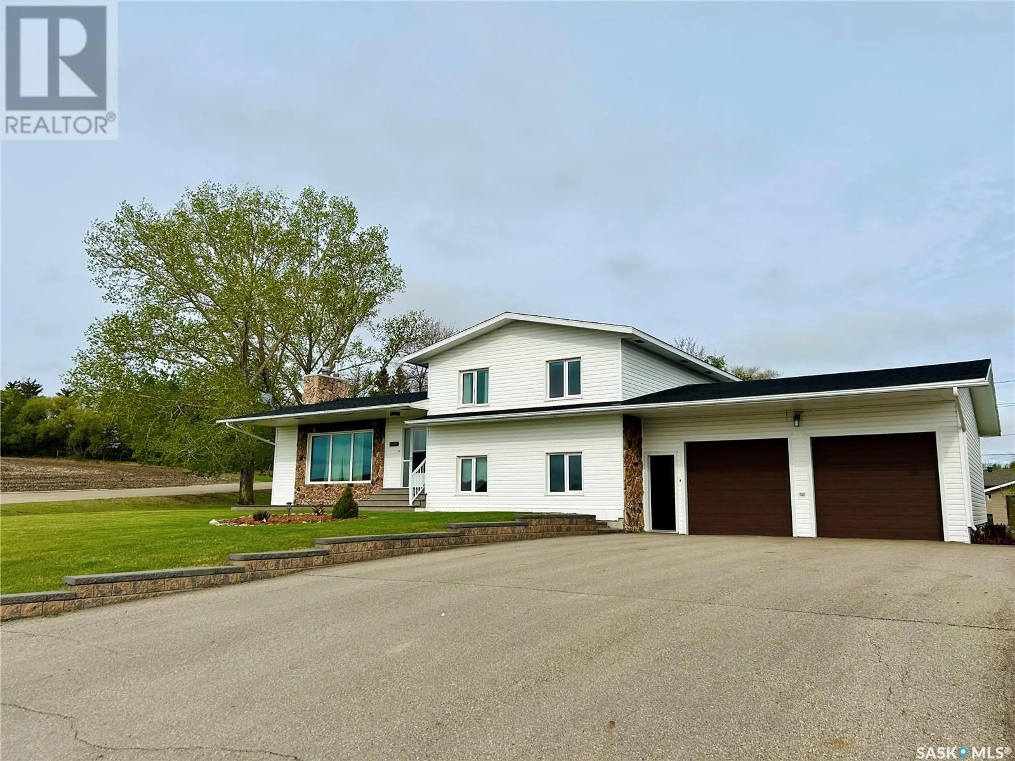 A pic from outside/outdoor area/front of a property/back of a property/a pic from drone, unknown for 507 1ST STREET, Kelvington Saskatchewan S0A1W0
