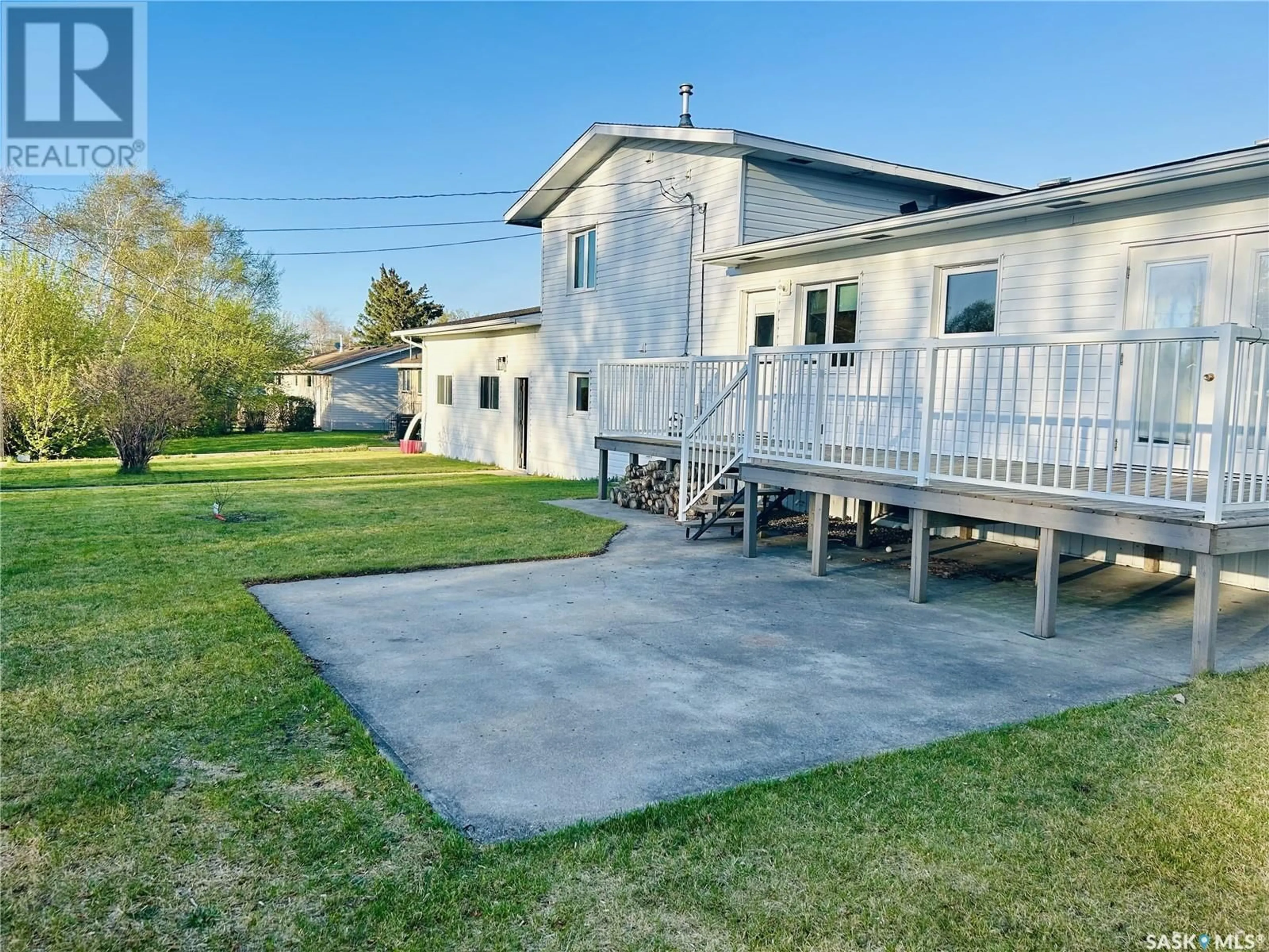 A pic from outside/outdoor area/front of a property/back of a property/a pic from drone, unknown for 507 1ST STREET, Kelvington Saskatchewan S0A1W0