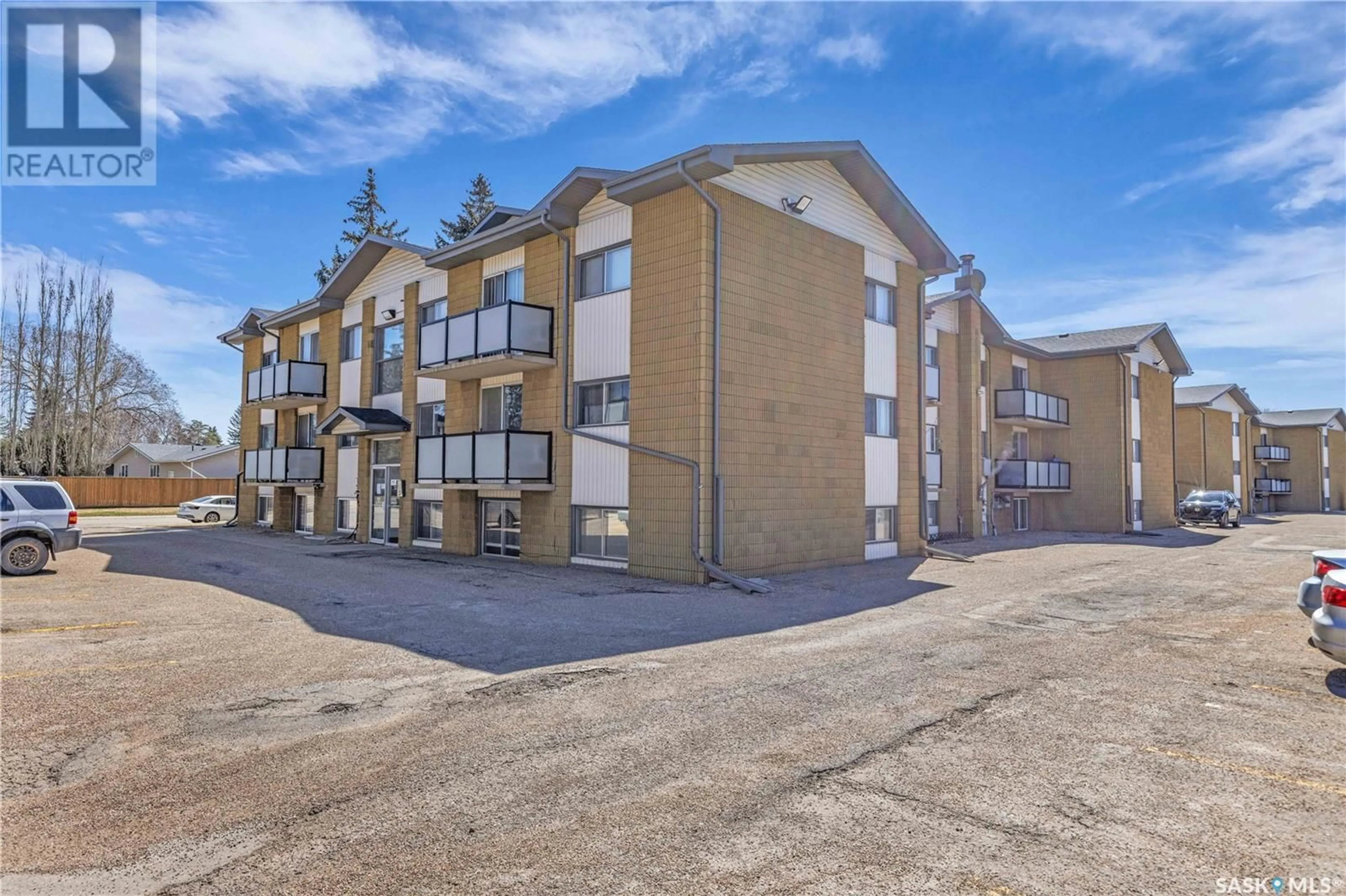 Patio, building for 3 - 79 COLUMBIA DRIVE, Saskatoon Saskatchewan S7K1E3