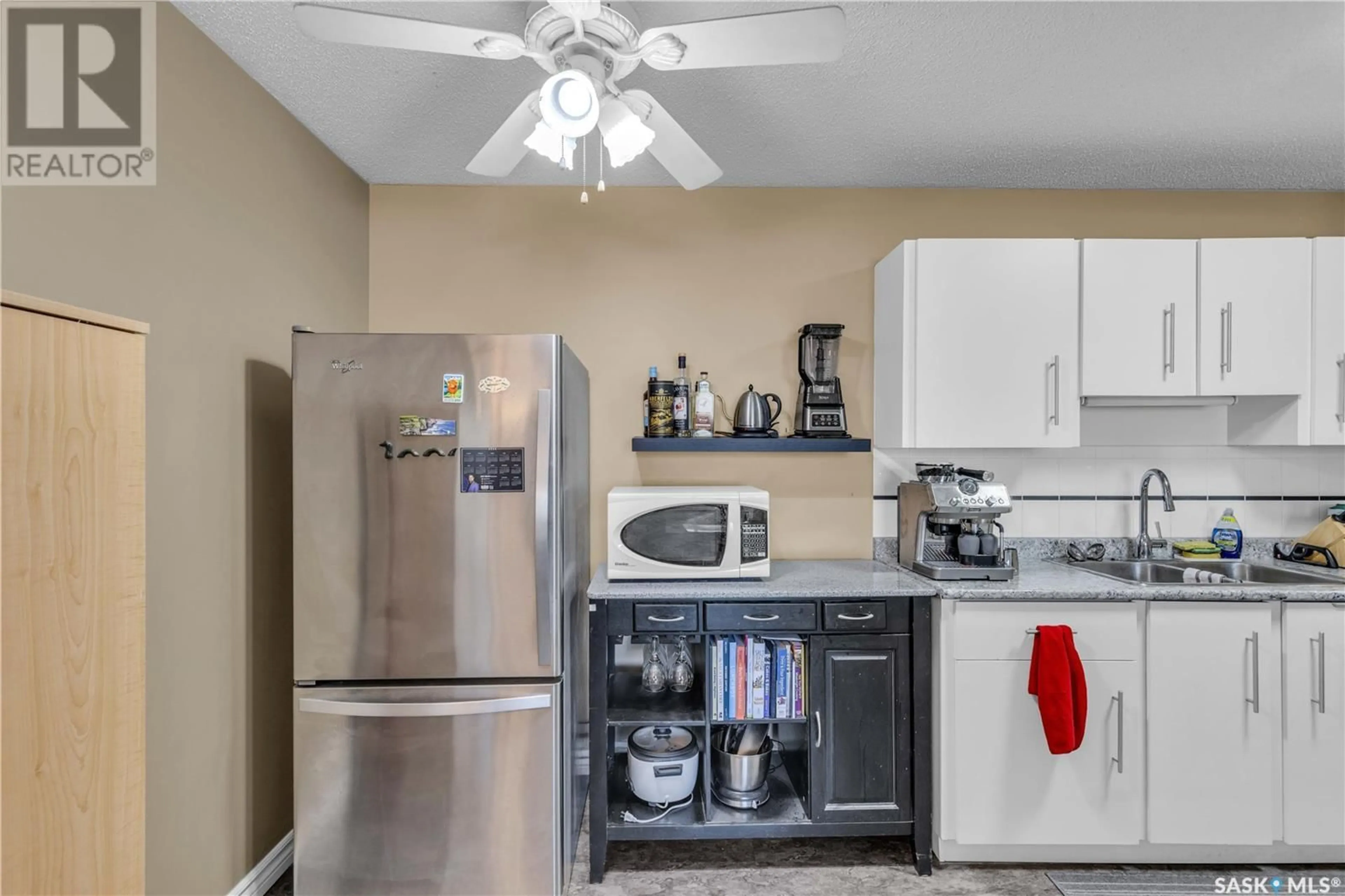 Standard kitchen, unknown for 3 - 79 COLUMBIA DRIVE, Saskatoon Saskatchewan S7K1E3
