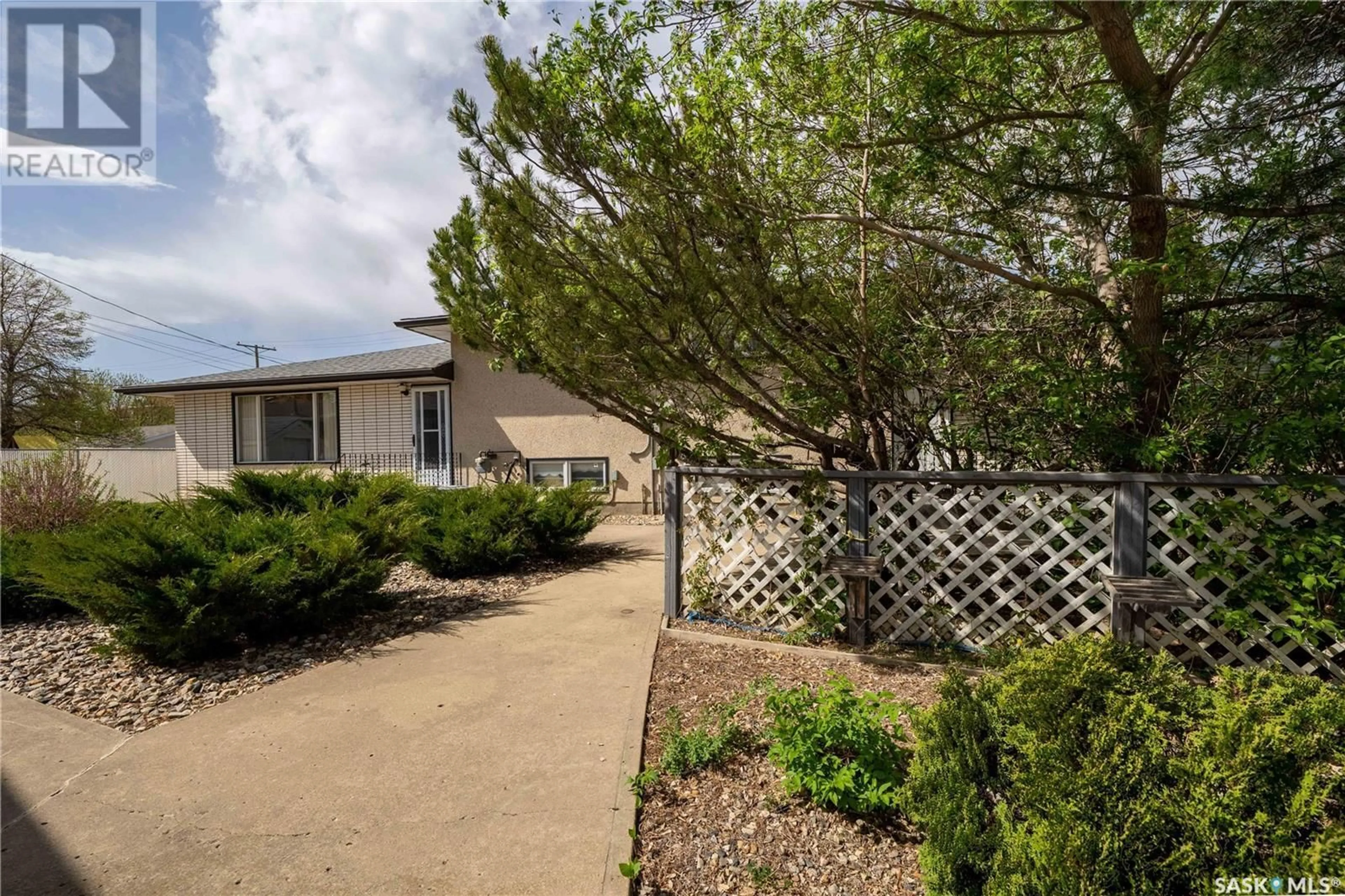 Unknown for 233 CARIBOU STREET E, Moose Jaw Saskatchewan S6H6G4