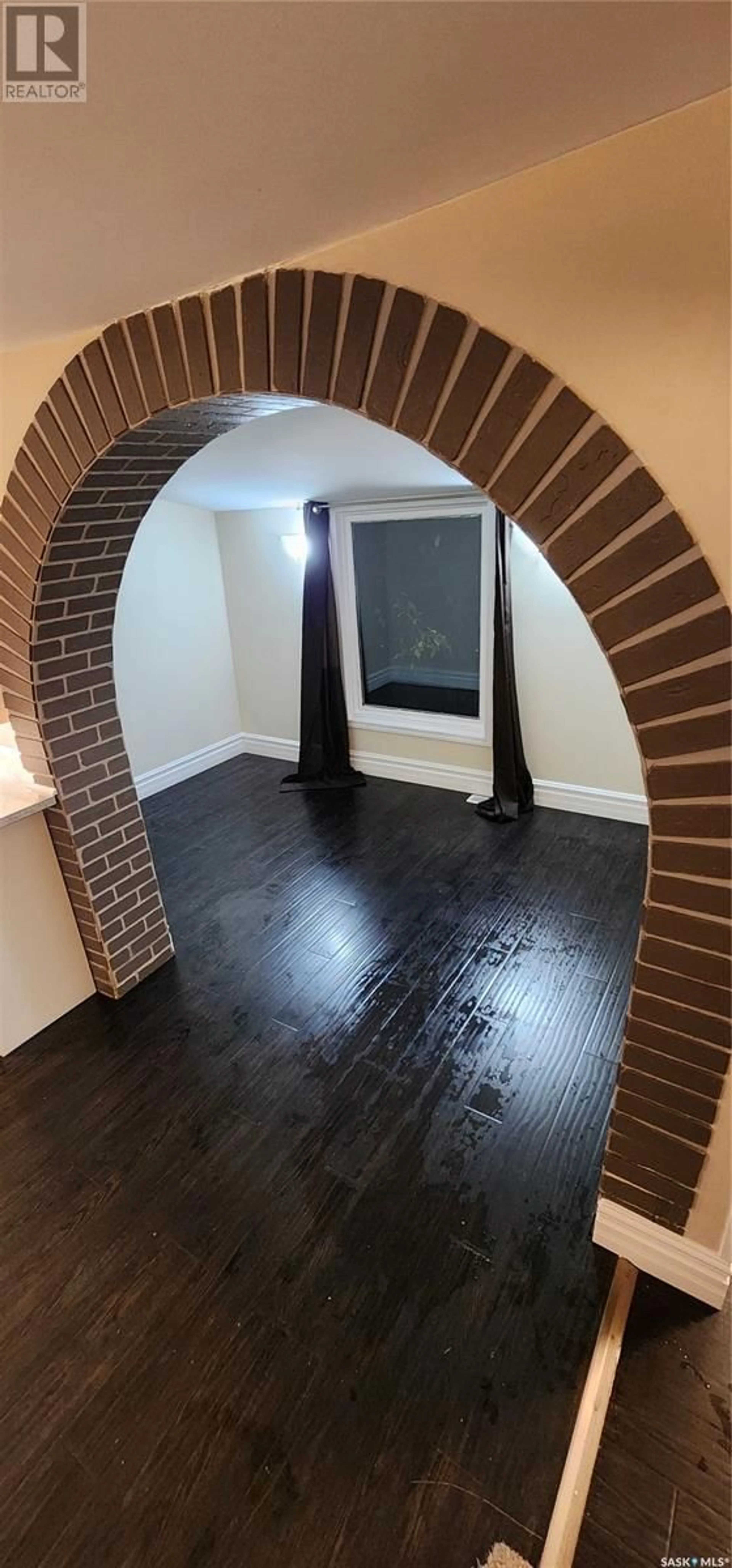 A pic of a room for 214 I AVENUE, Saskatoon Saskatchewan S7M1X9