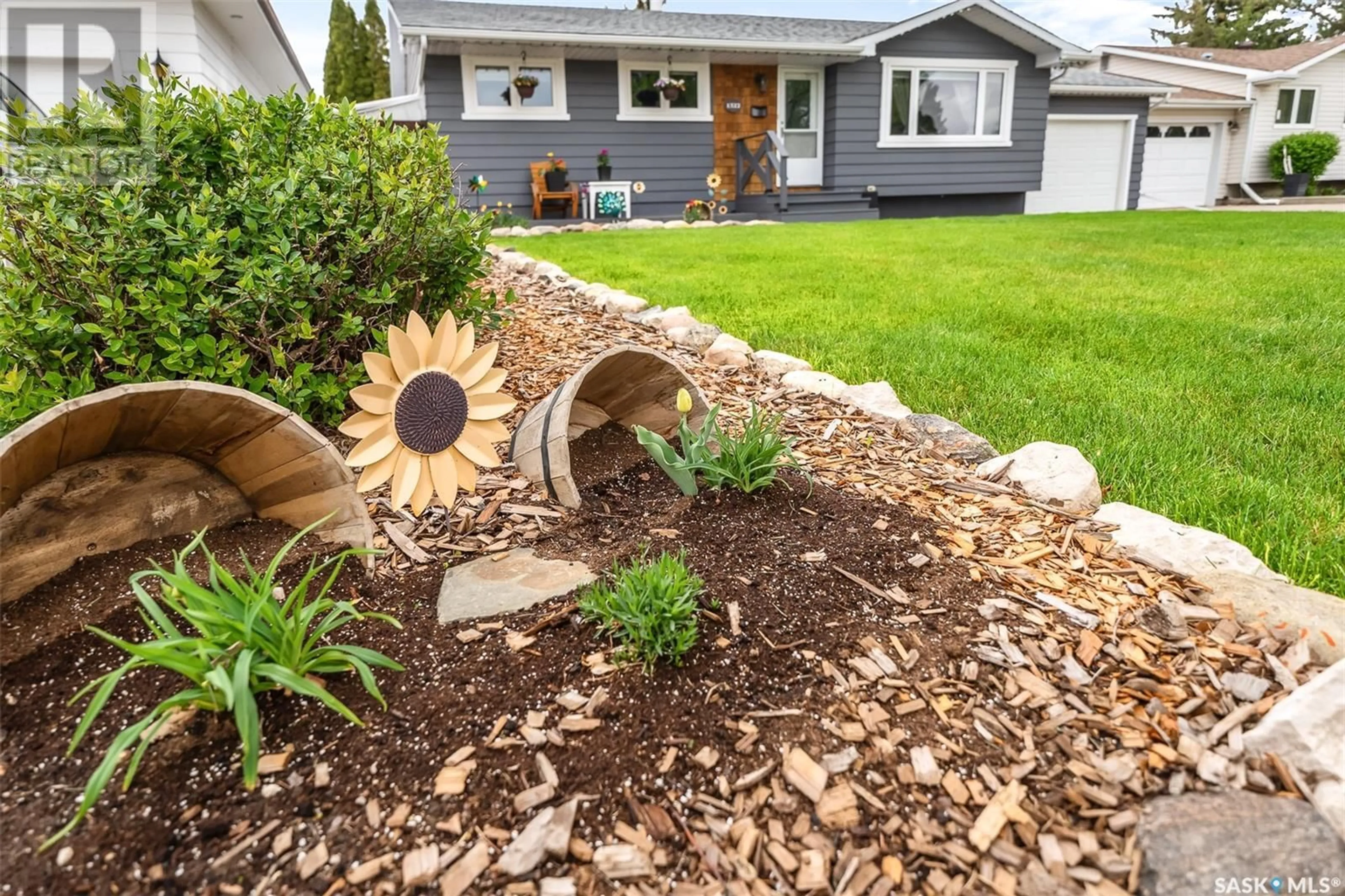 Patio, street for 1322 KING CRESCENT, Moose Jaw Saskatchewan S6H3G2