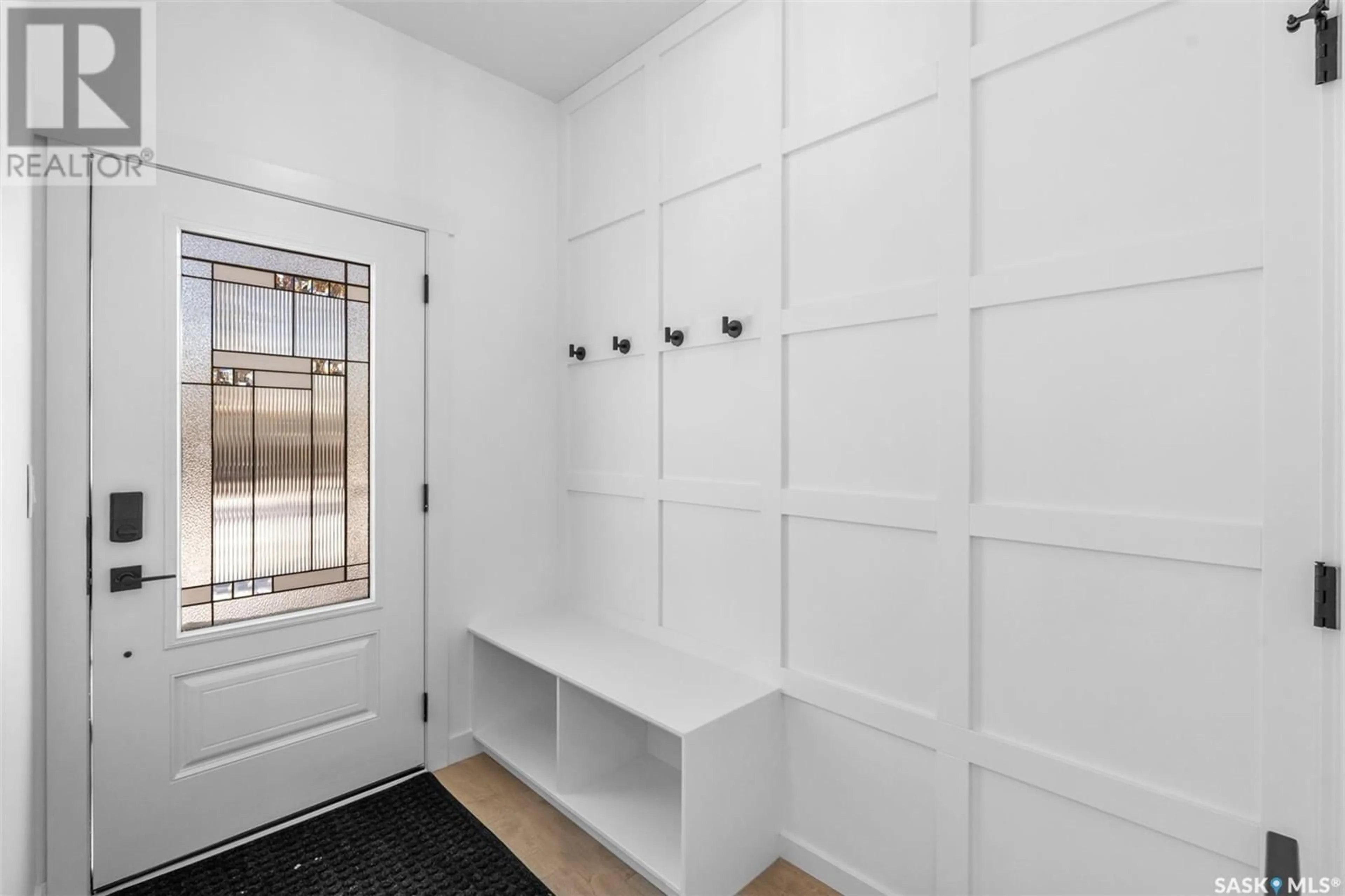 Indoor entryway for 1914 HERMAN AVENUE, Saskatoon Saskatchewan S7M0M8