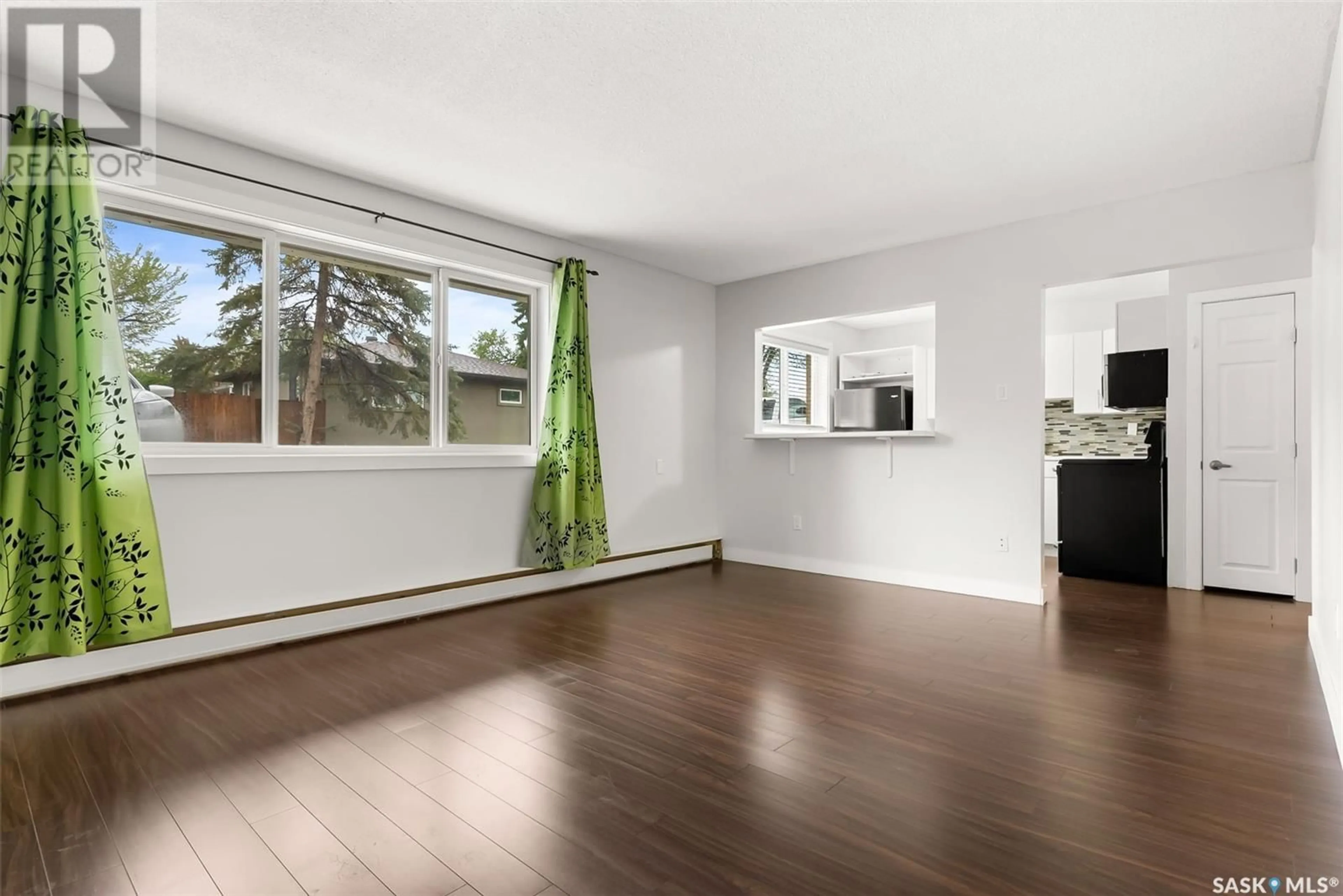 A pic of a room for E - 4 230 BROADWAY AVENUE, Regina Saskatchewan S4N0Z9