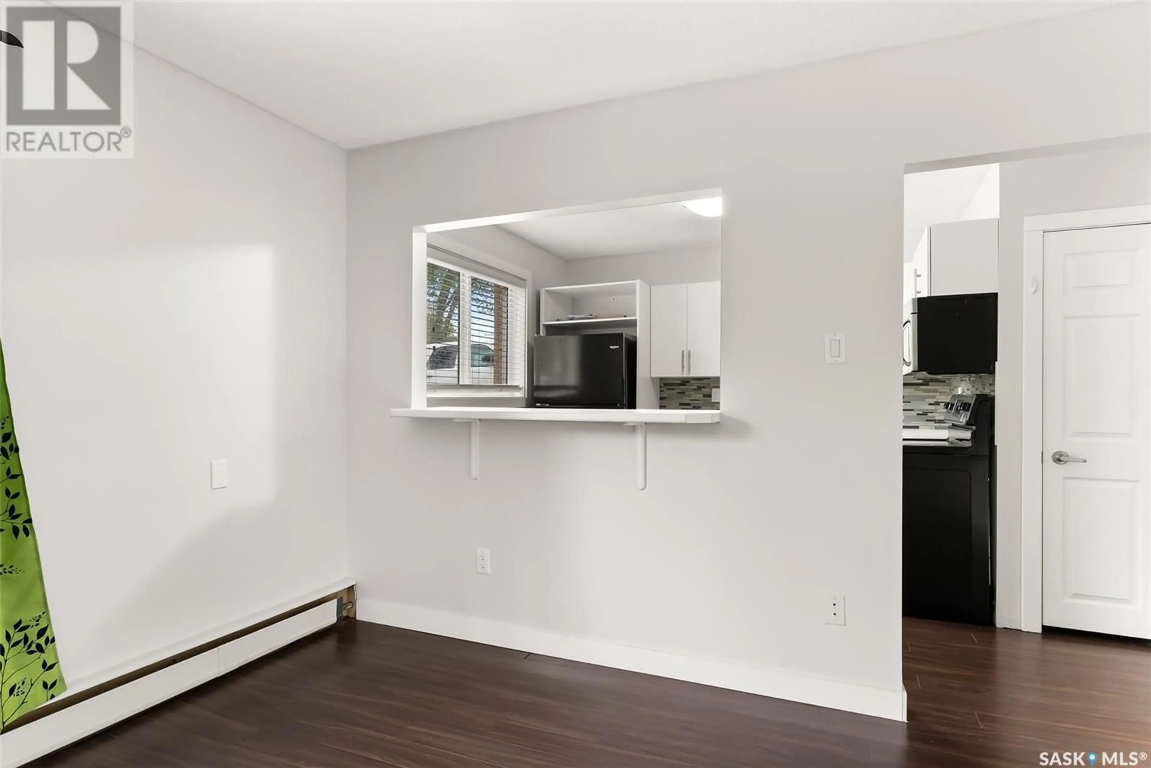 Standard kitchen, unknown for E - 4 230 BROADWAY AVENUE, Regina Saskatchewan S4N0Z9