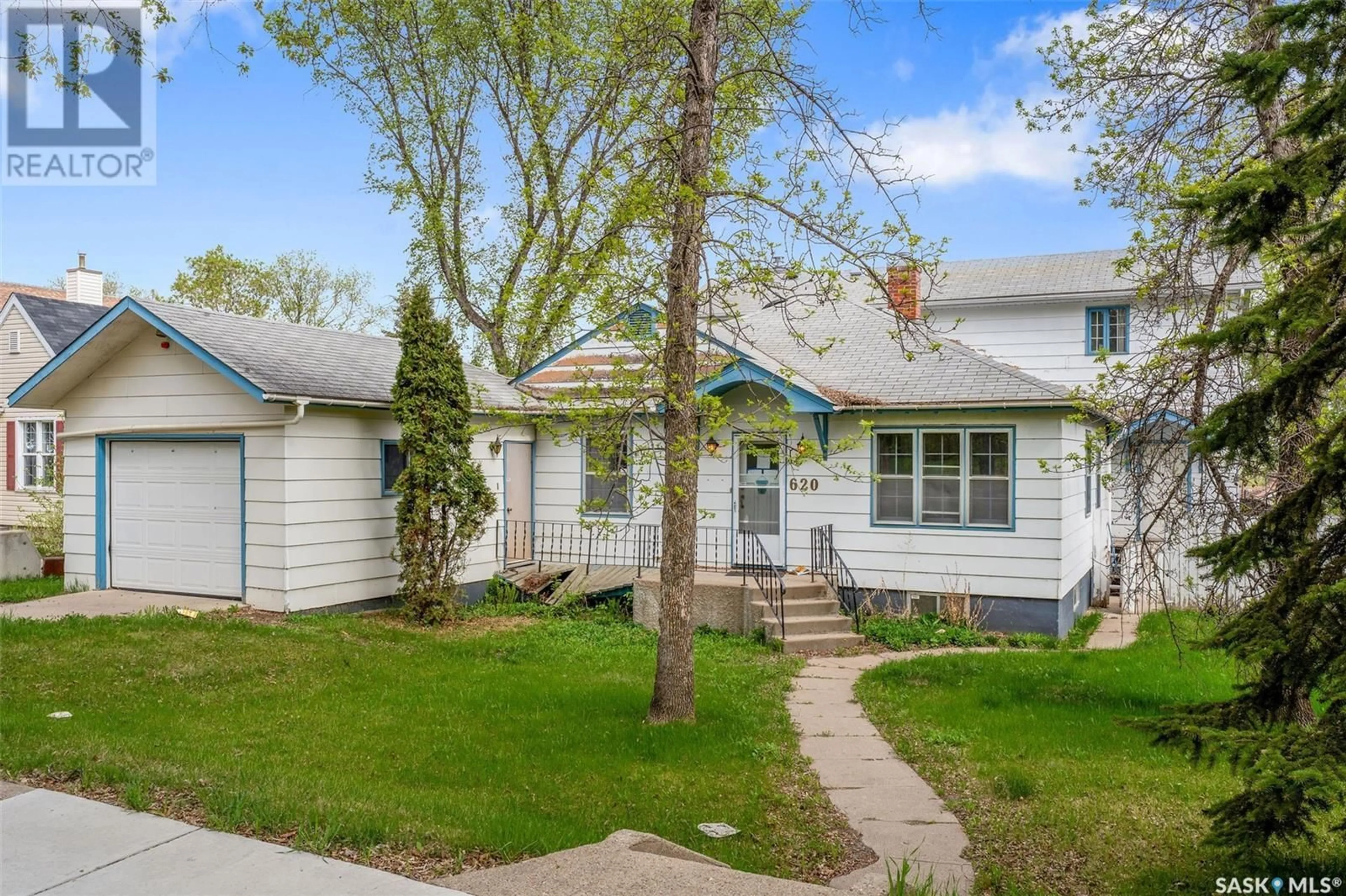 Home with vinyl exterior material, street for 620 20TH STREET, Prince Albert Saskatchewan S6V4H3