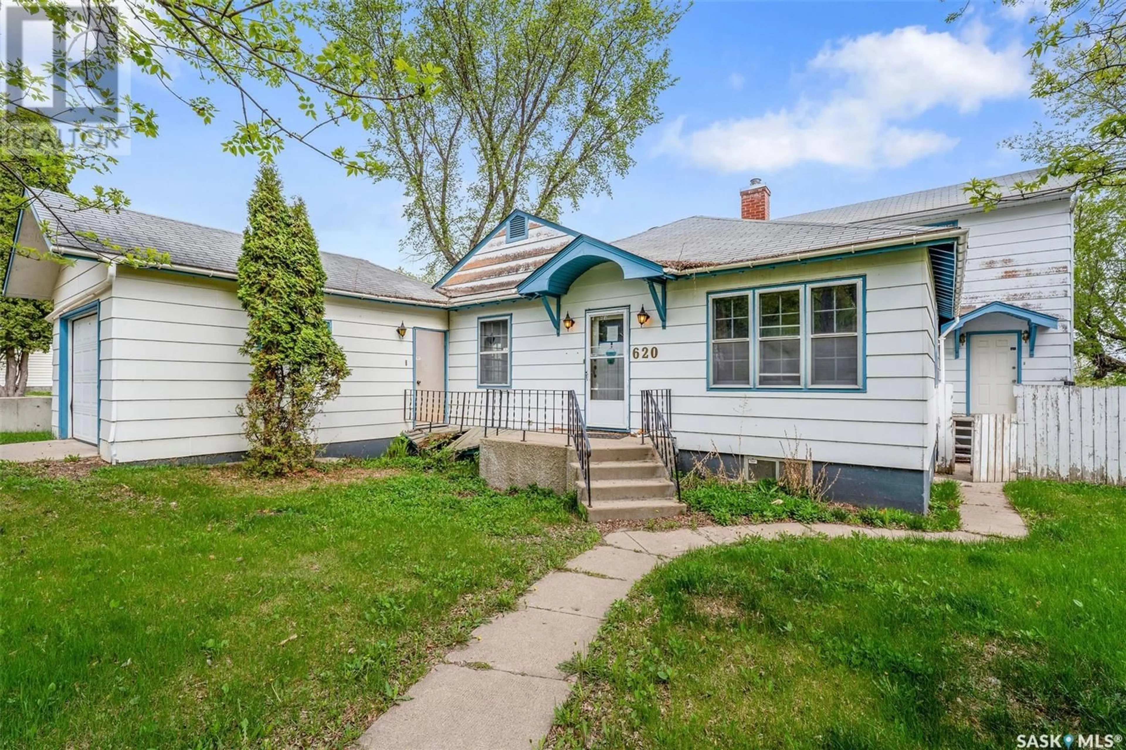 Home with vinyl exterior material, street for 620 20TH STREET, Prince Albert Saskatchewan S6V4H3