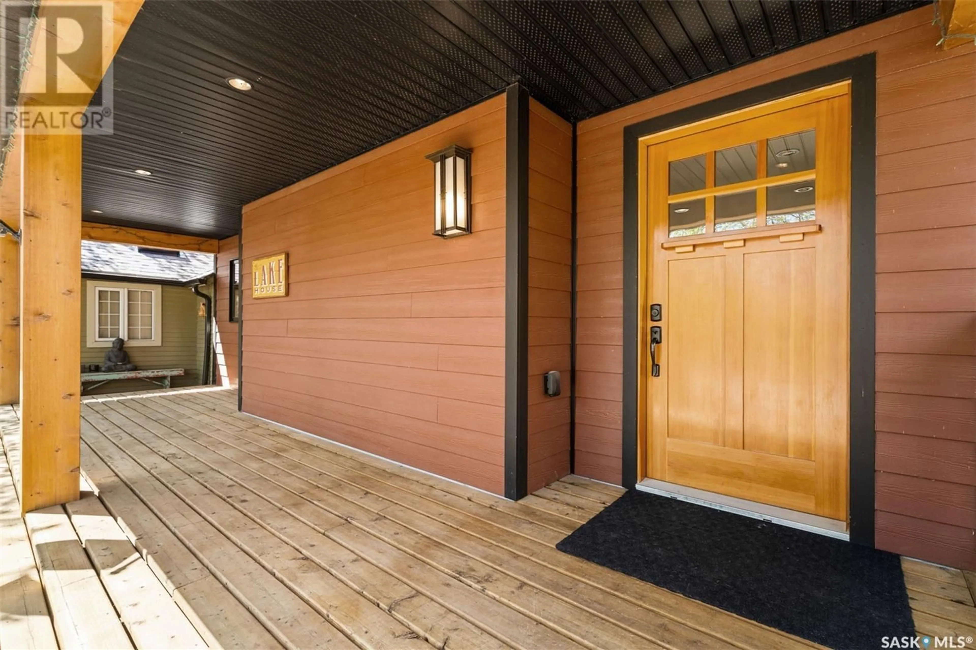 Indoor entryway for 115-117 EVENSON AVENUE, Manitou Beach Saskatchewan S0K4T1