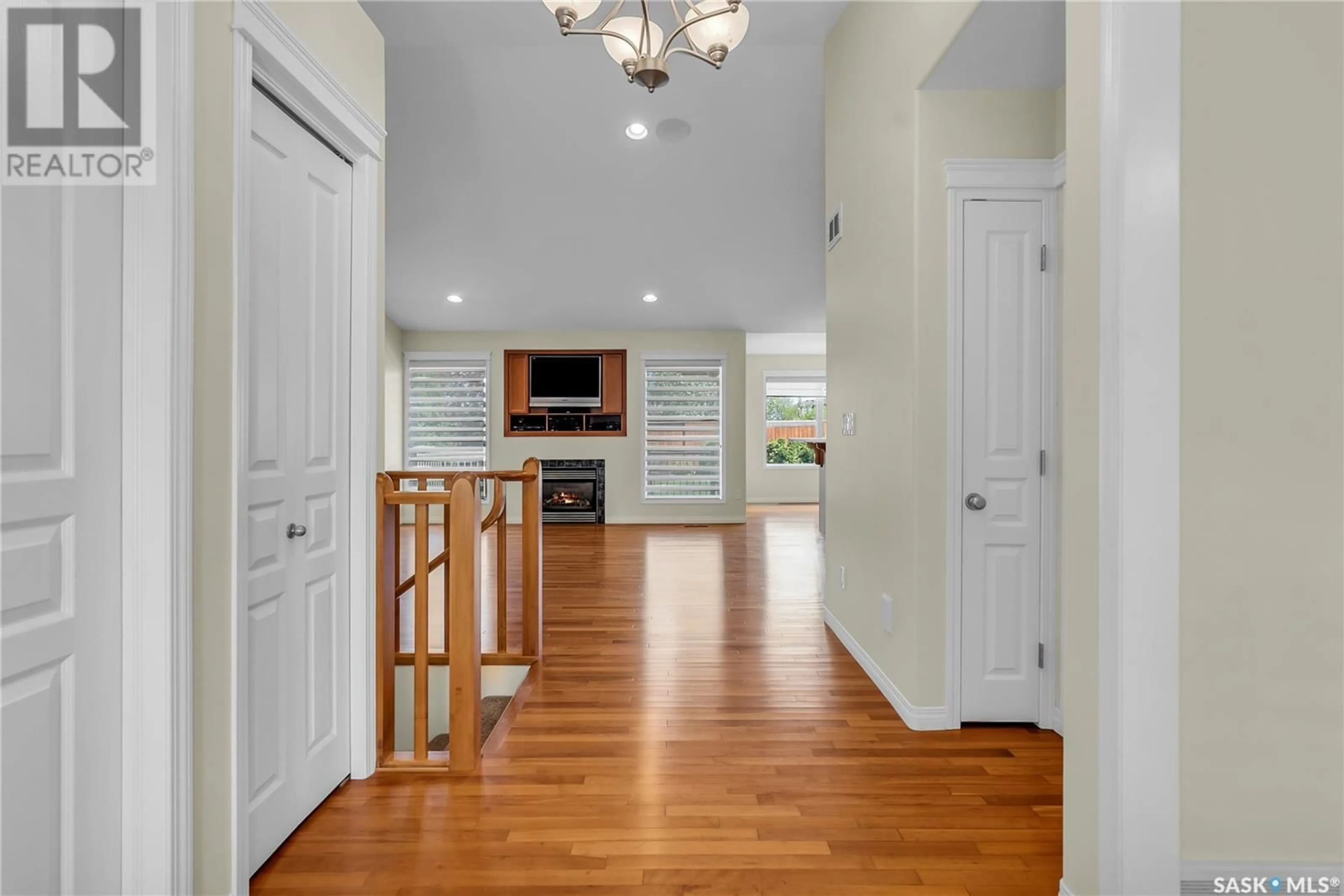 Indoor entryway for 327 BOLTON WAY, Saskatoon Saskatchewan S7T0A2