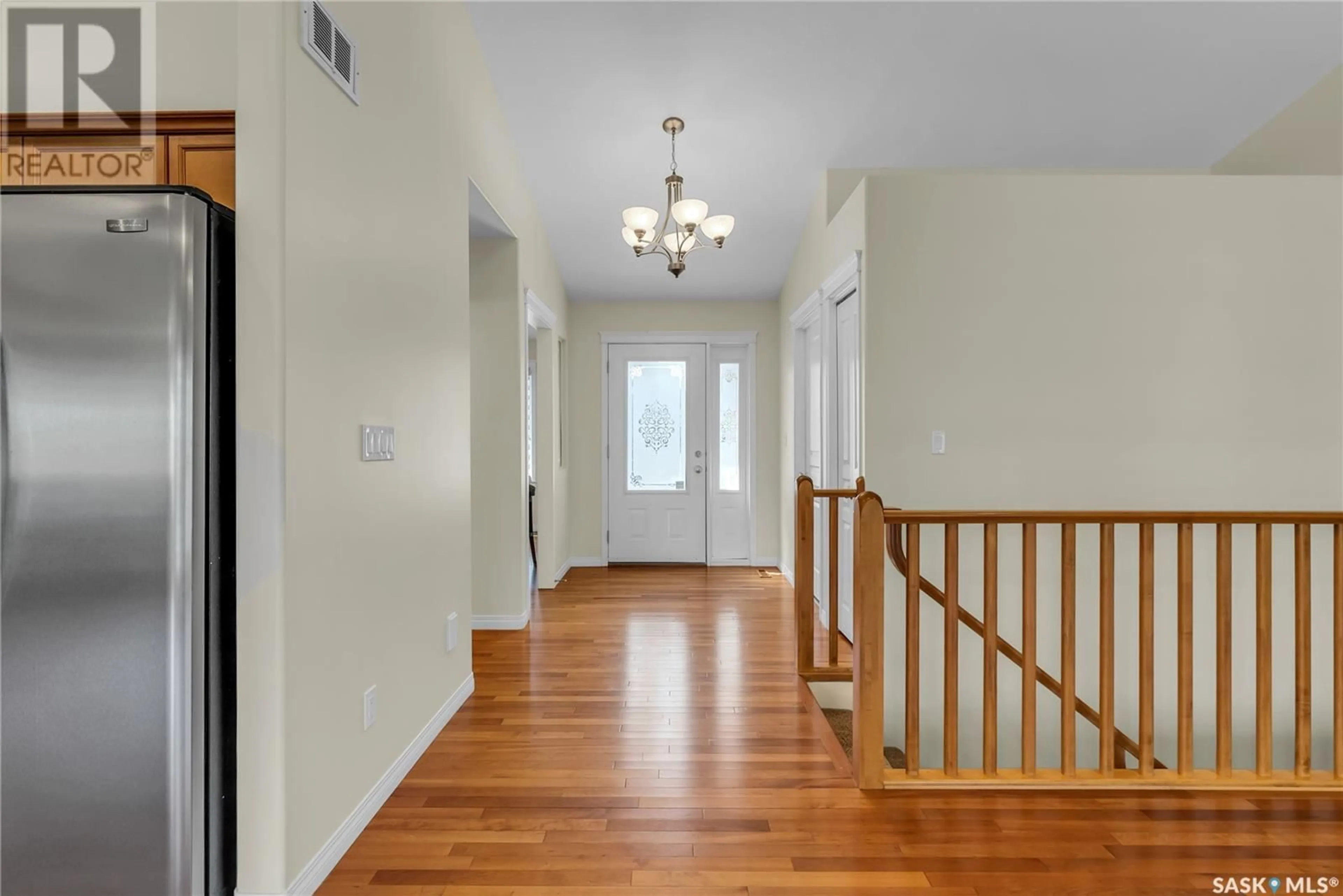 Indoor entryway for 327 BOLTON WAY, Saskatoon Saskatchewan S7T0A2
