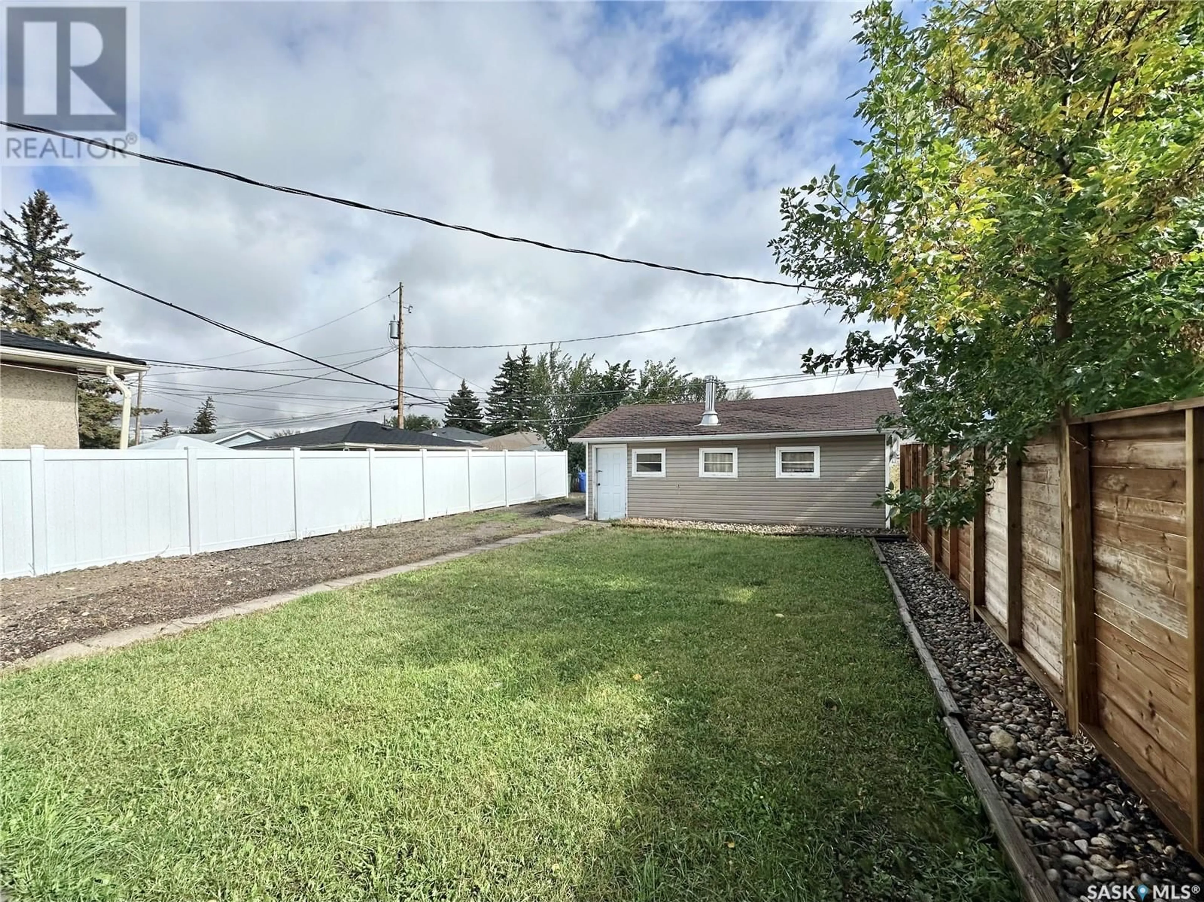 A pic from outside/outdoor area/front of a property/back of a property/a pic from drone, street for 2125 FLEURY STREET, Regina Saskatchewan S4N2M3