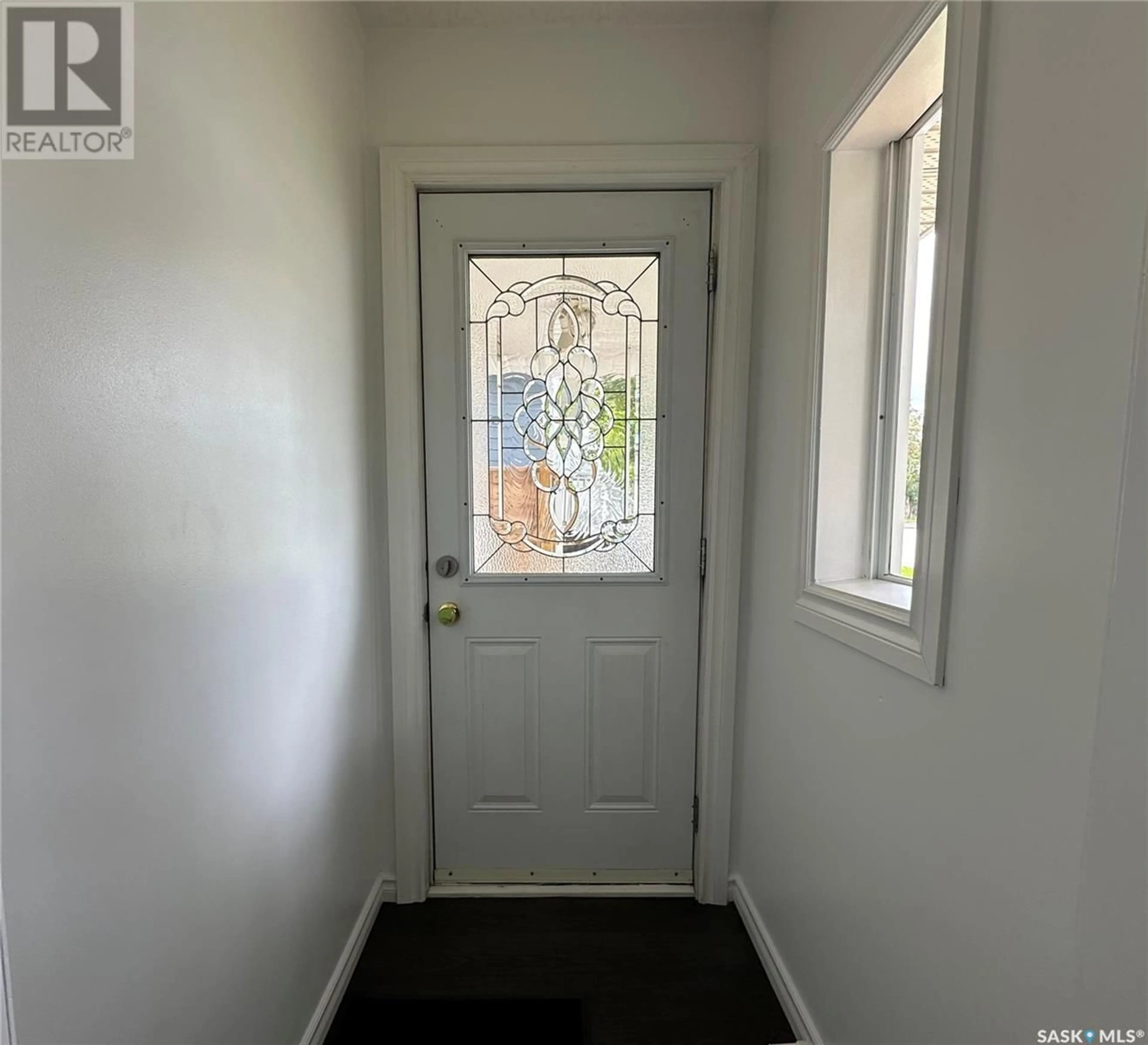 Indoor entryway for 2125 FLEURY STREET, Regina Saskatchewan S4N2M3