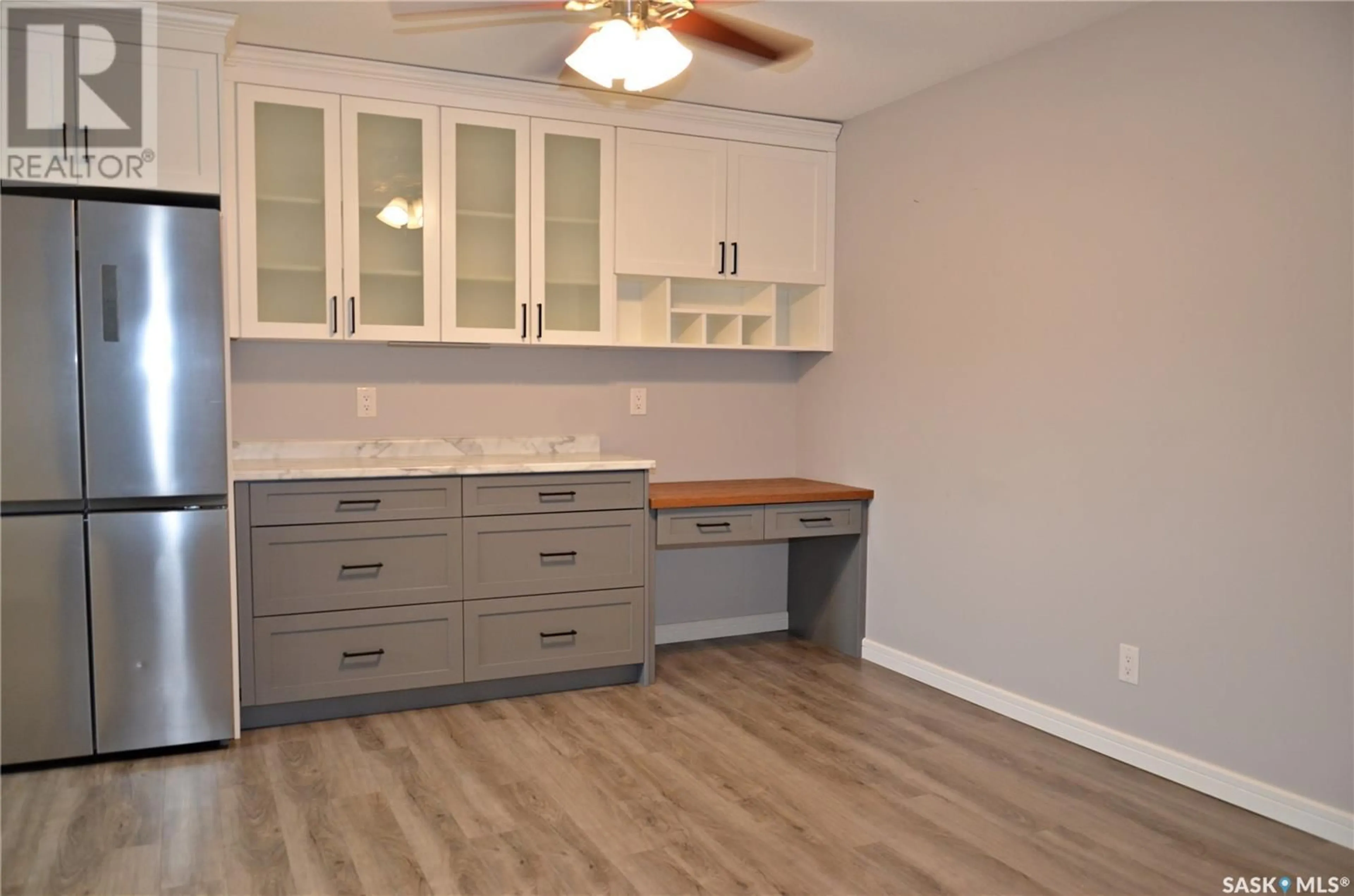 Open concept kitchen, wood/laminate floor for 3130 - 108 LOUISE STREET, Saskatoon Saskatchewan S7J3L8