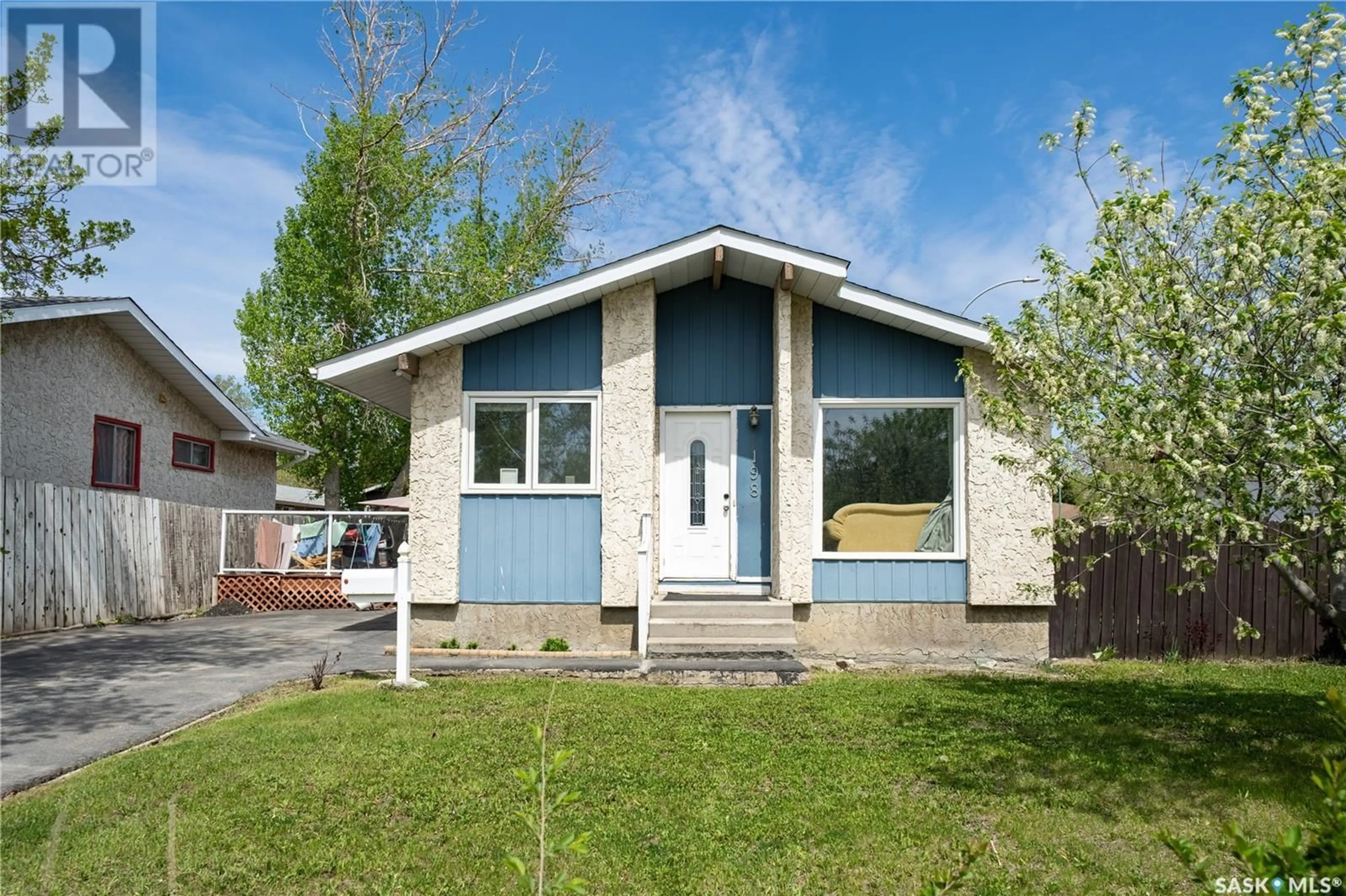 Home with vinyl exterior material, street for 198 THOMSON AVENUE, Regina Saskatchewan S4N5L3