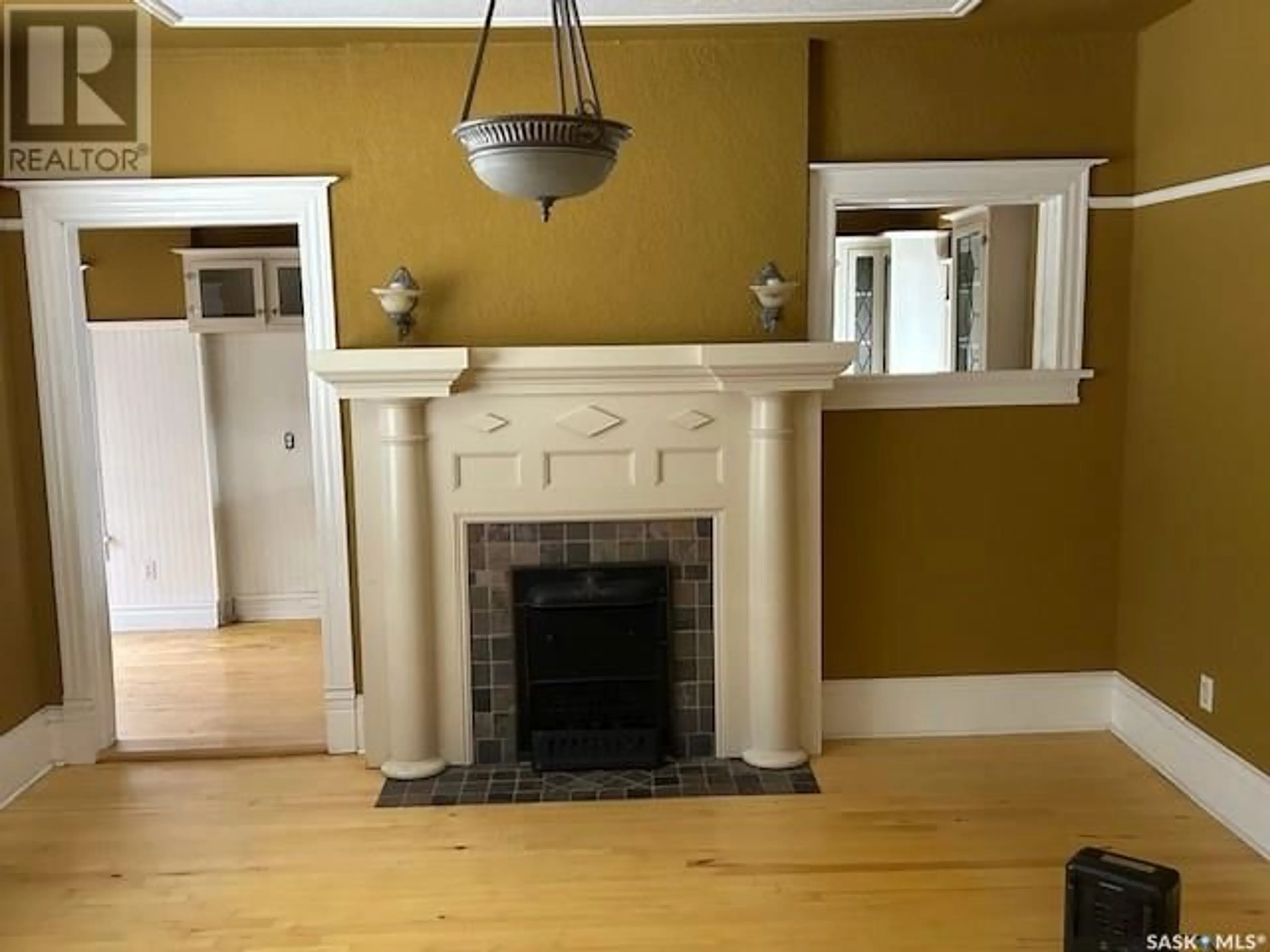 A pic of a room for 2915 VICTORIA AVENUE, Regina Saskatchewan S4T1K8