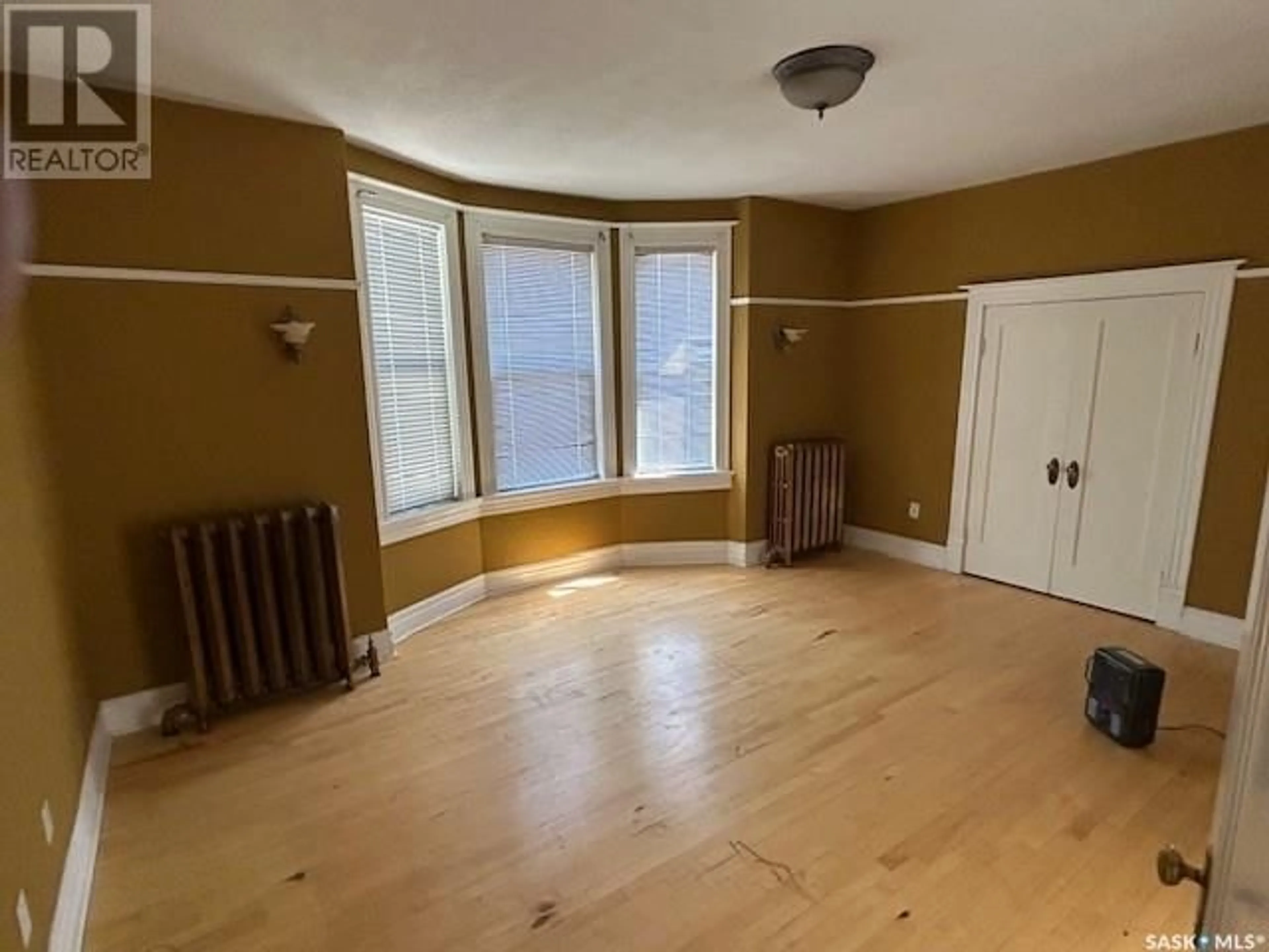 A pic of a room for 2915 VICTORIA AVENUE, Regina Saskatchewan S4T1K8