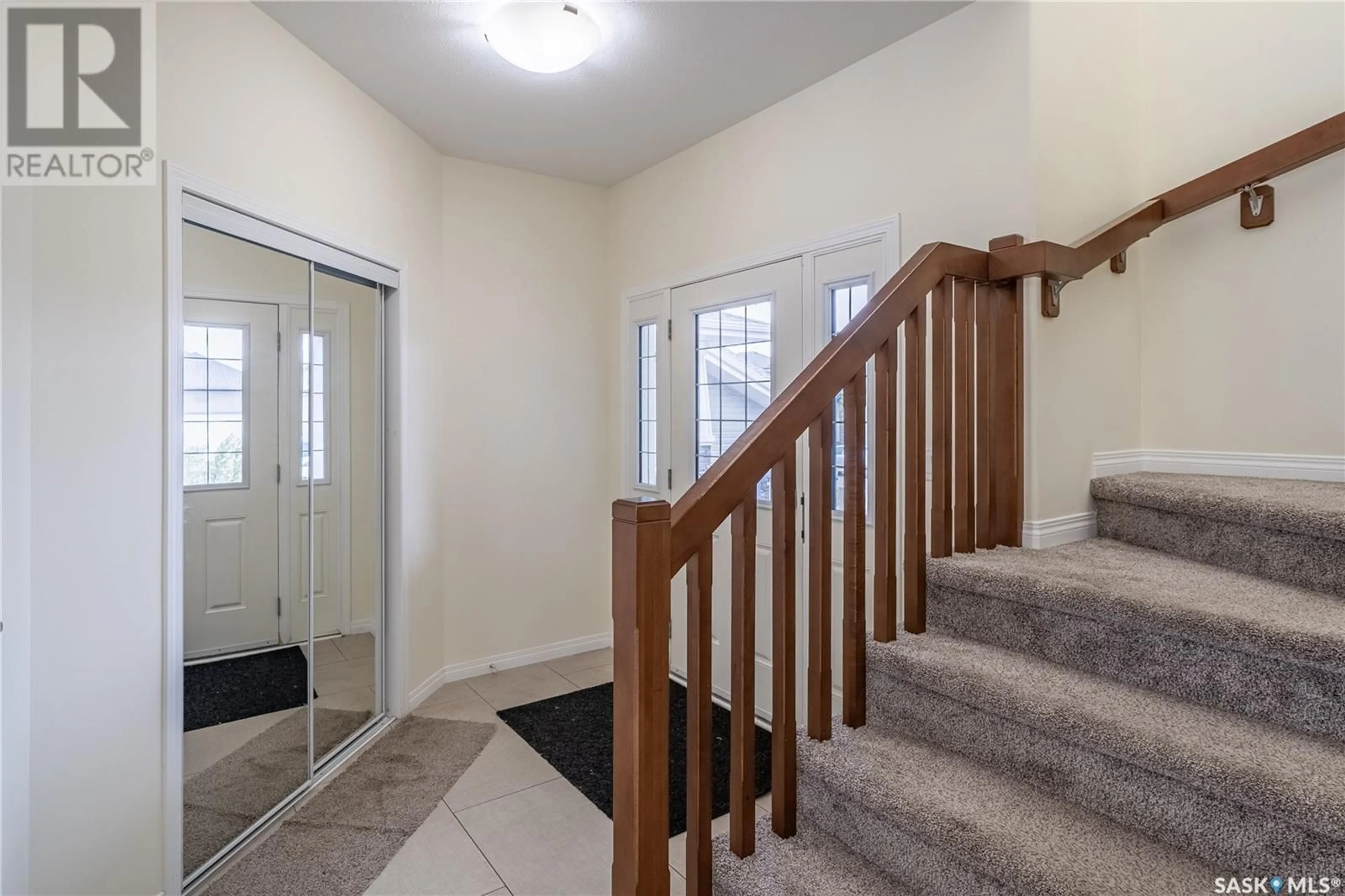Indoor foyer for 5341 MCKENNA CRESCENT, Regina Saskatchewan S4W0H3