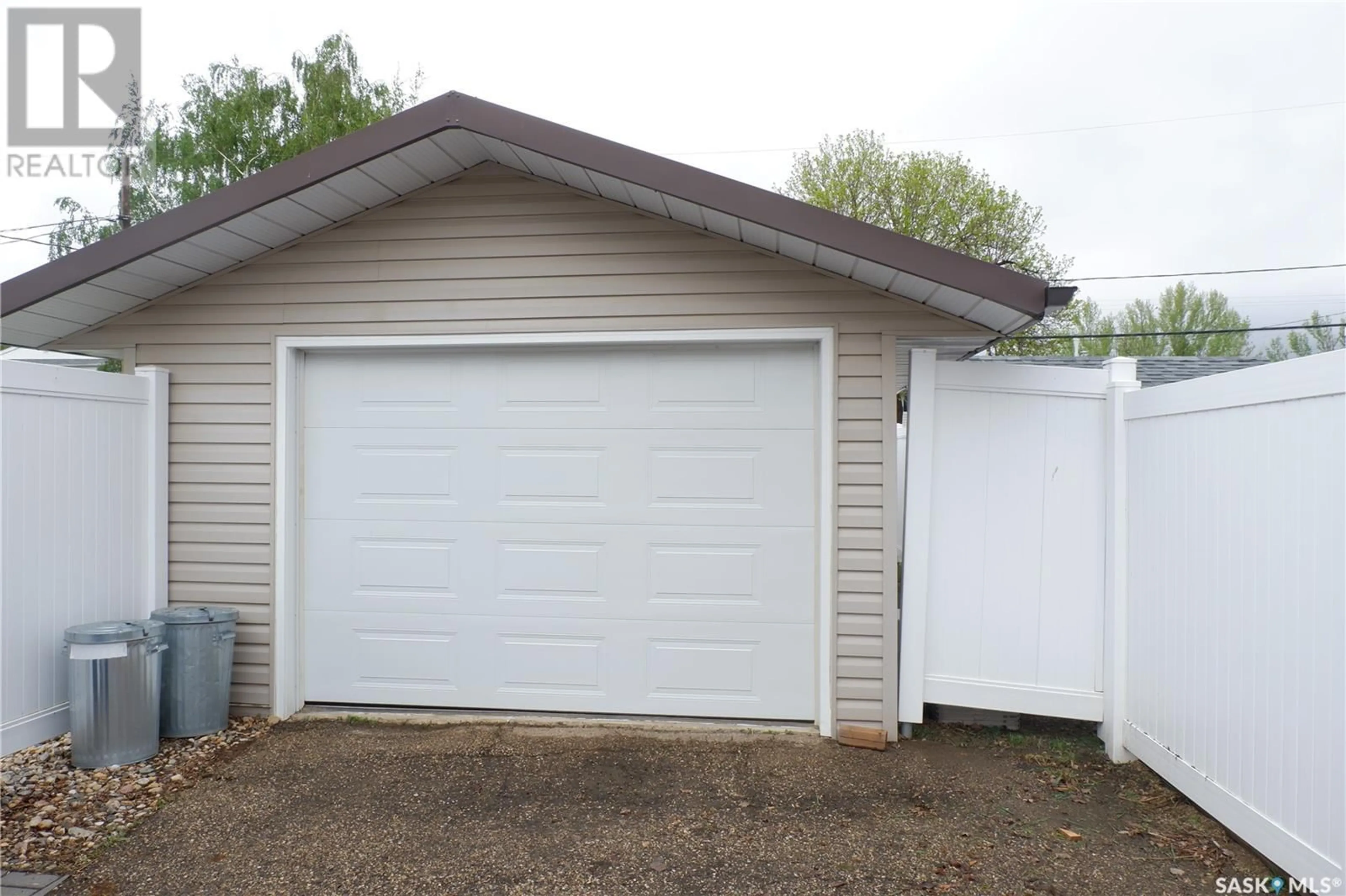 Indoor garage for 116 EMPIRE PLACE, Assiniboia Saskatchewan S0H0B0