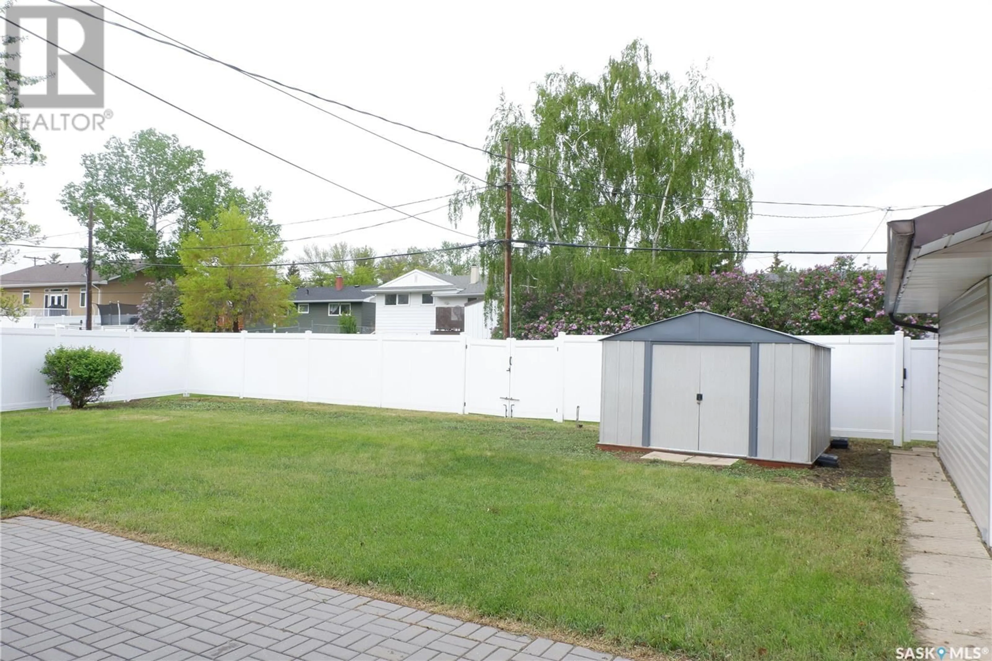 A pic from outside/outdoor area/front of a property/back of a property/a pic from drone, street for 116 EMPIRE PLACE, Assiniboia Saskatchewan S0H0B0
