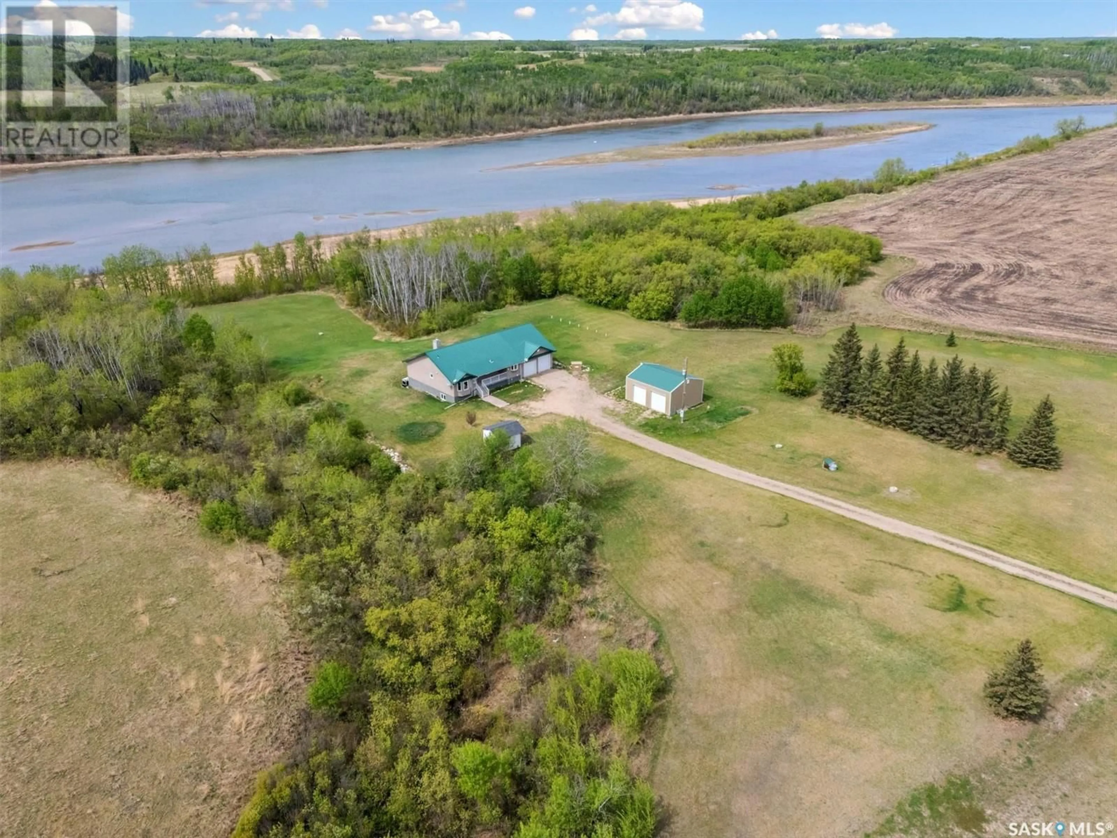 A pic from outside/outdoor area/front of a property/back of a property/a pic from drone, water/lake/river/ocean view for SOUTH SASKATCHEWAN RIVER ACREAGE, St. Louis RM No. 431 Saskatchewan S0K4P0
